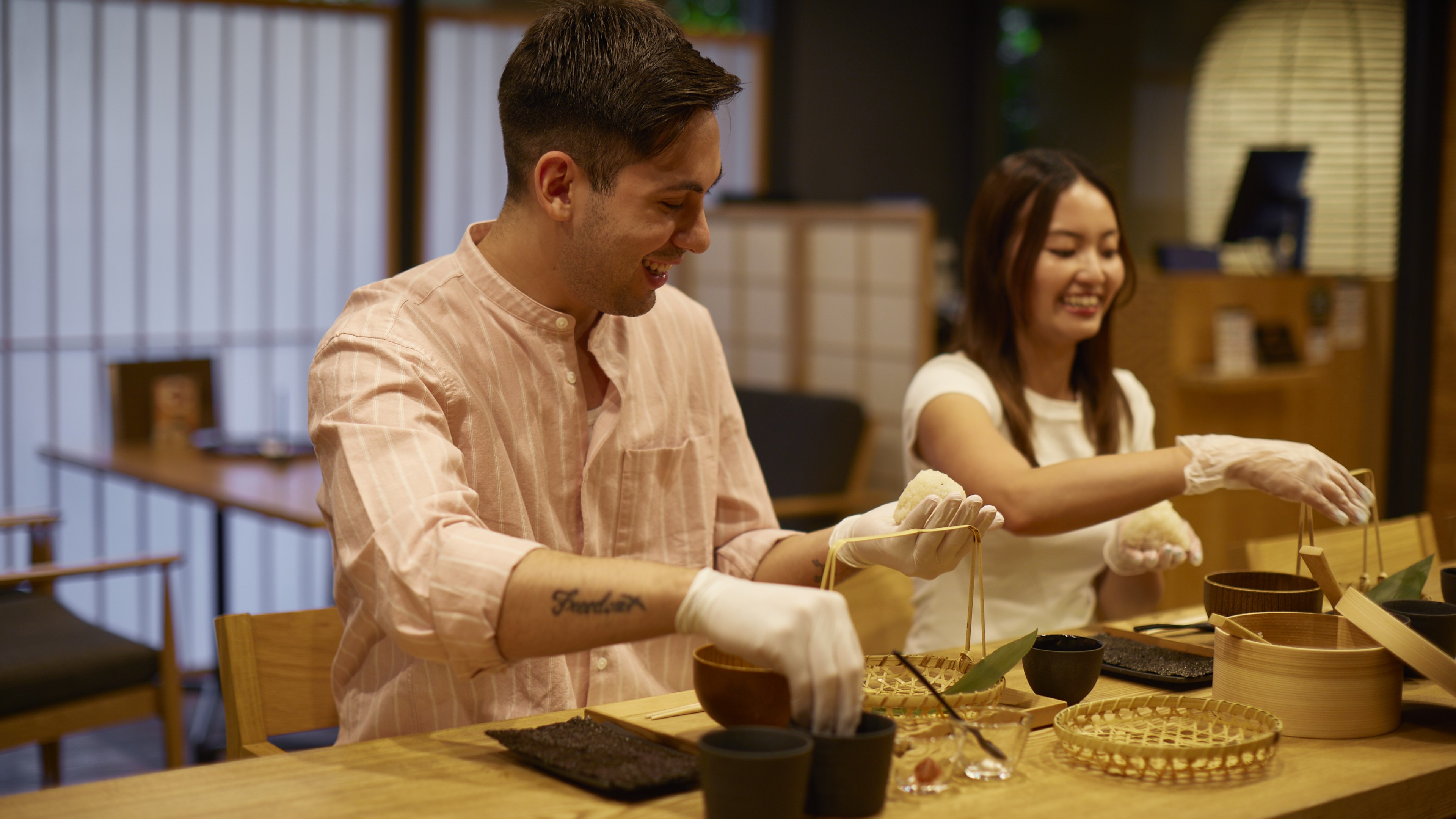 【おにぎり作り体験】日本らしい温かい&rdquo;和&rdquo;の伝統をお楽しみください。