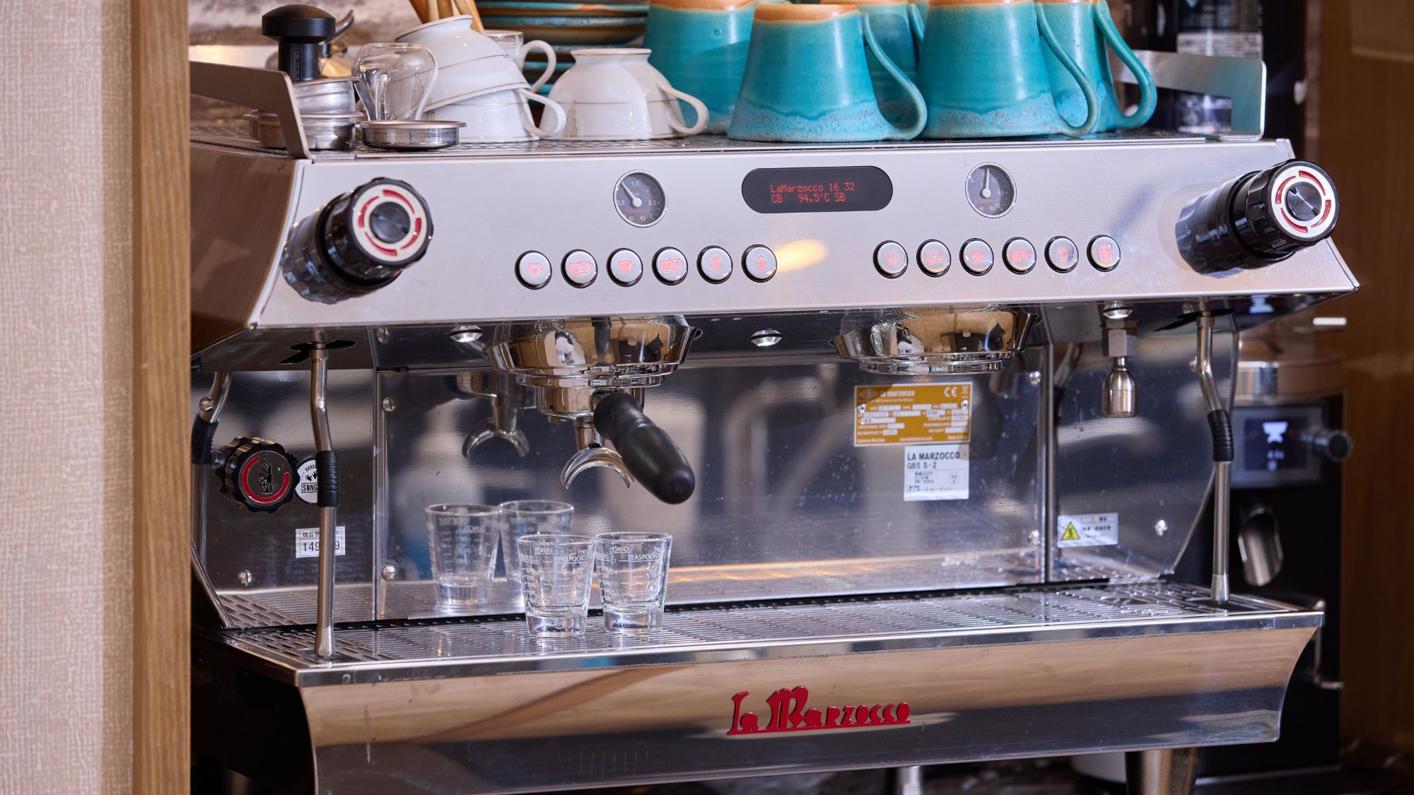 【ラウンジバー】旅の疲れを癒すコーヒーでくつろぎのひとときを