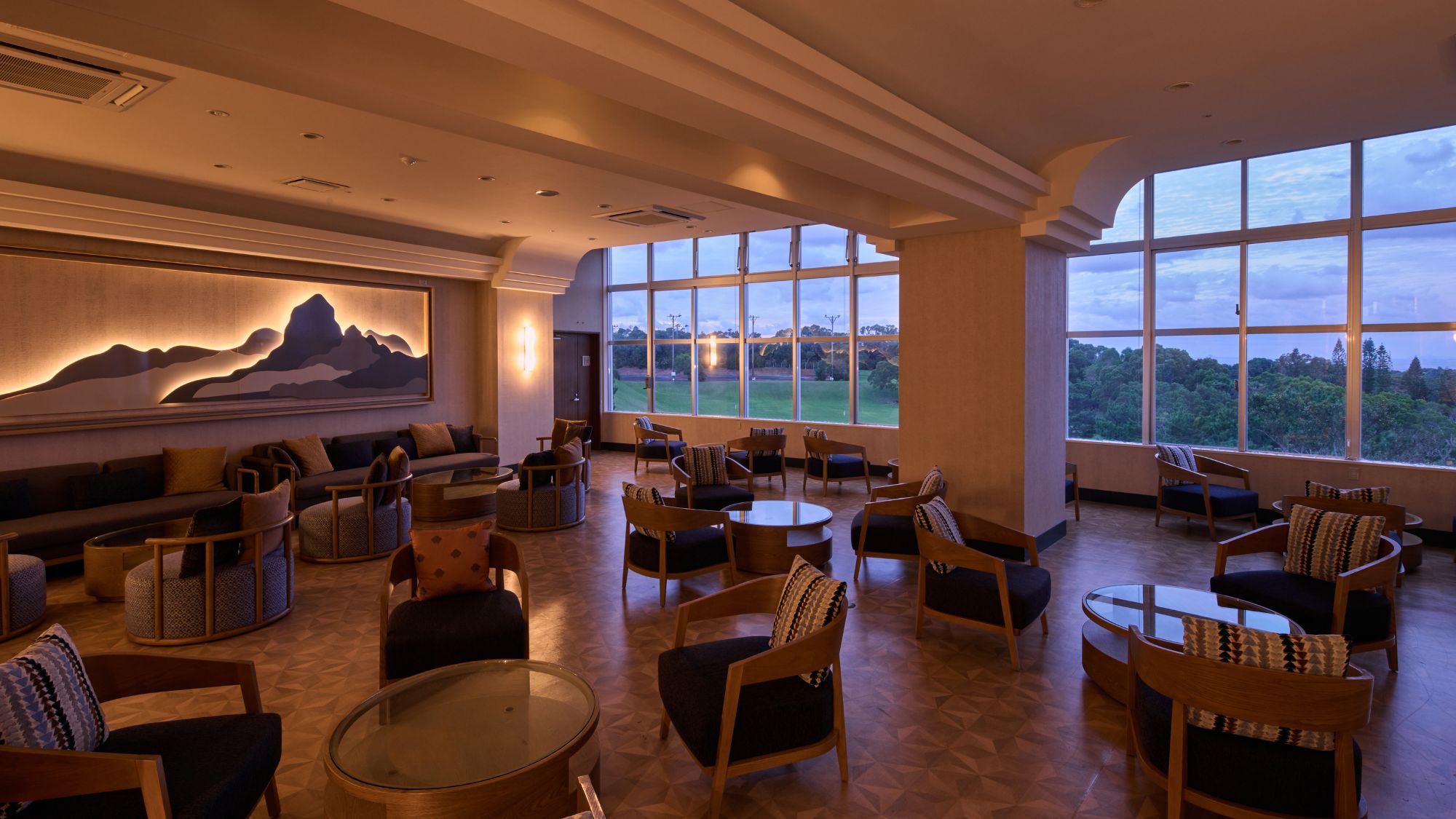 【ラウンジバー】チェックインアウトの待ち時間、食後のカクテルタイムなどにご利用いただけます。