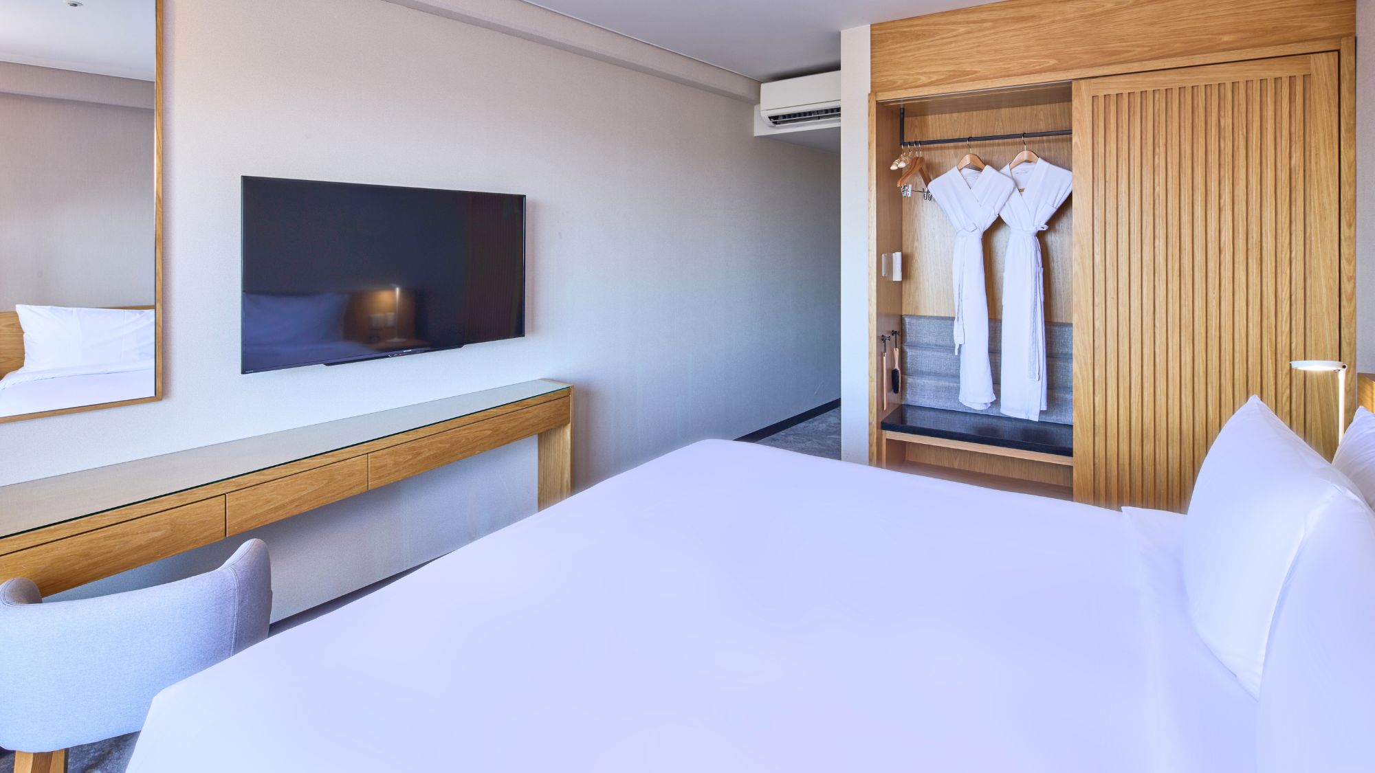 【スタンダードキング】23.5m&sup2;のお部屋。最大2名様までご宿泊いただけます。