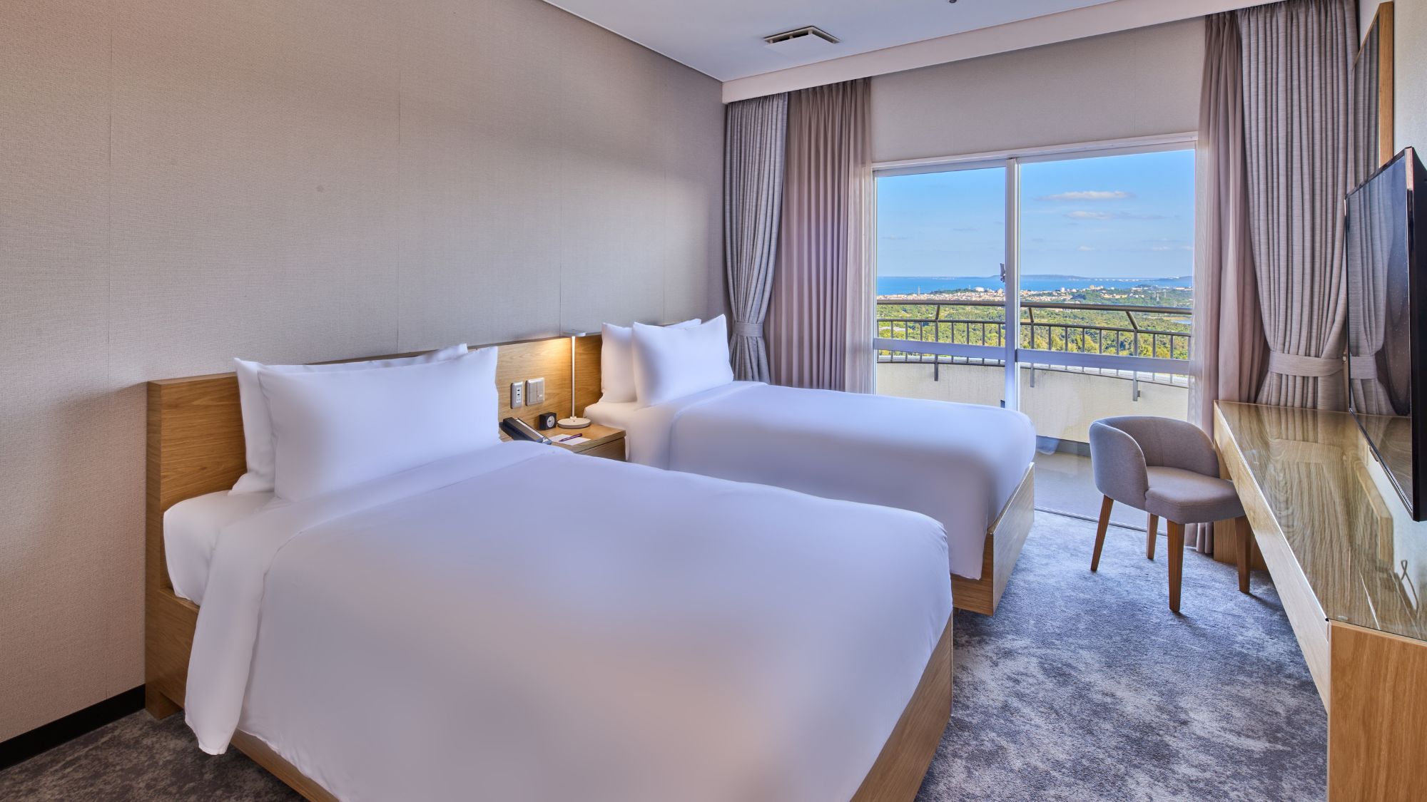 【和洋室ファミリースイートツイン】3名以上の場合、布団でのご案内となります。