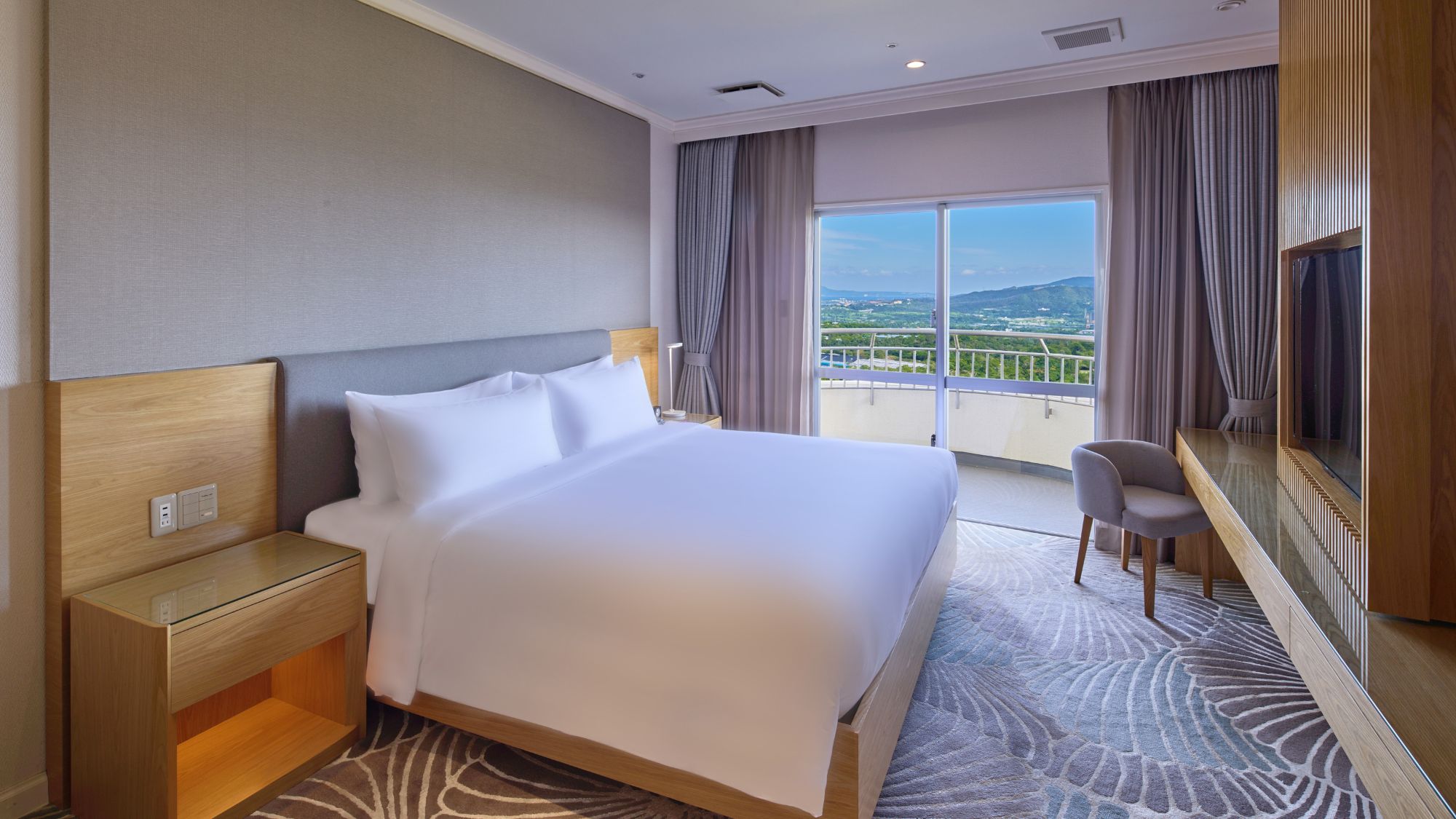 【プレジデンシャルスイート】ツインとキングの2つの寝室を備えております。