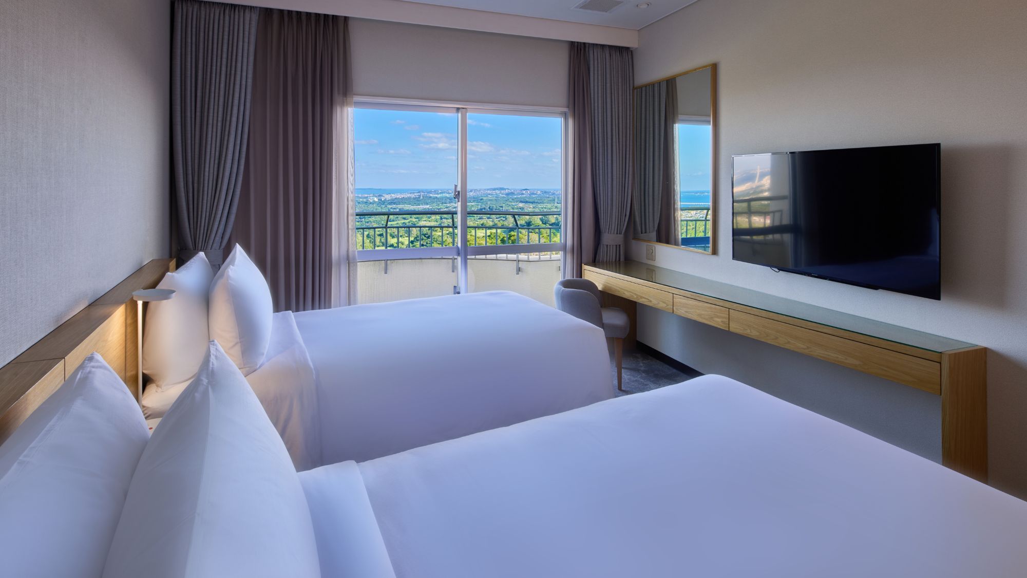 【和洋室ファミリースイートツイン】47㎡のお部屋。最大4名様までご宿泊いただけます。