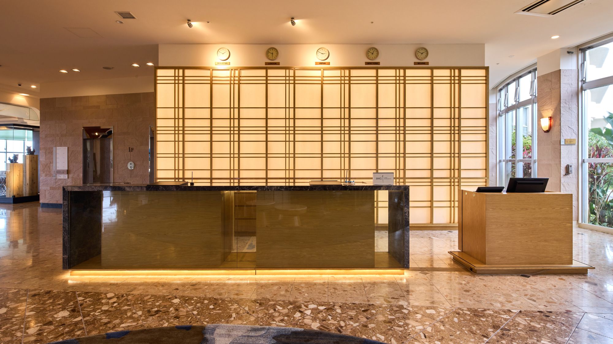 【館内設備】高級感のあるフロント・ロビーとなっております。