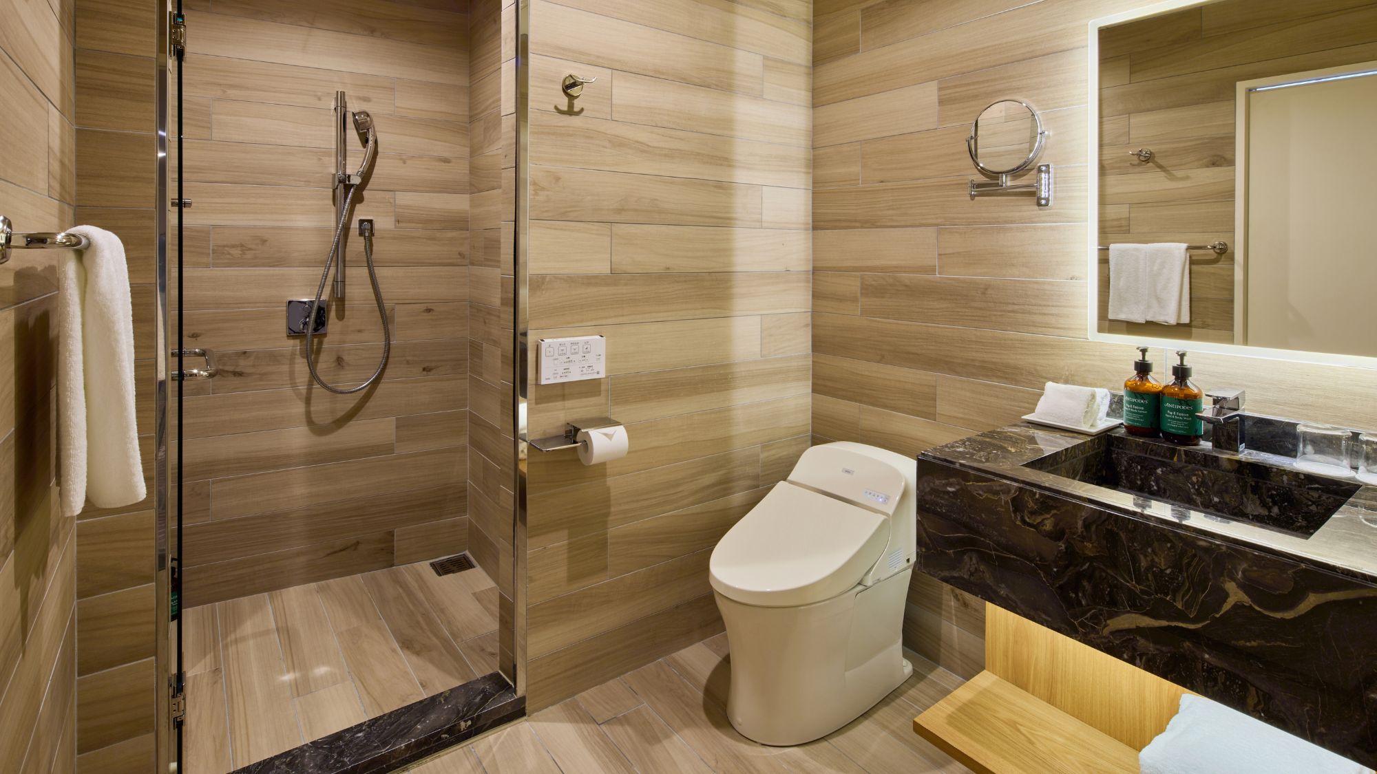 【プレジデンシャルスイート】トイレ・バスはセパレート型となっております。