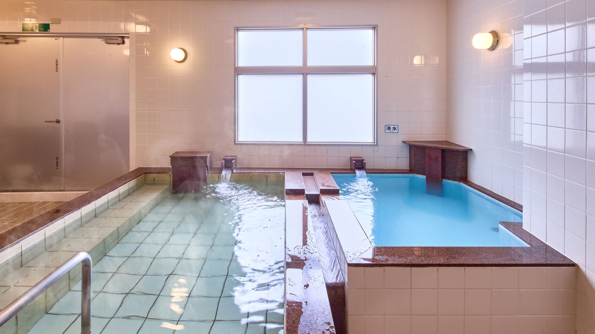 【大浴場】ご家族やご友人と一緒に、その日の疲れを癒すことができます。