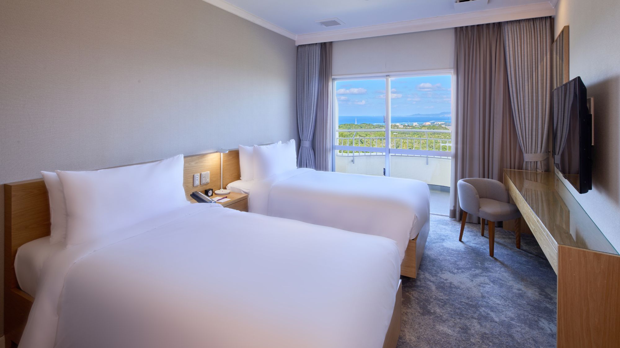 【2ベッドルーム ファミリー スイート畳の間】2つのベッドルームと和室をご用意しております。