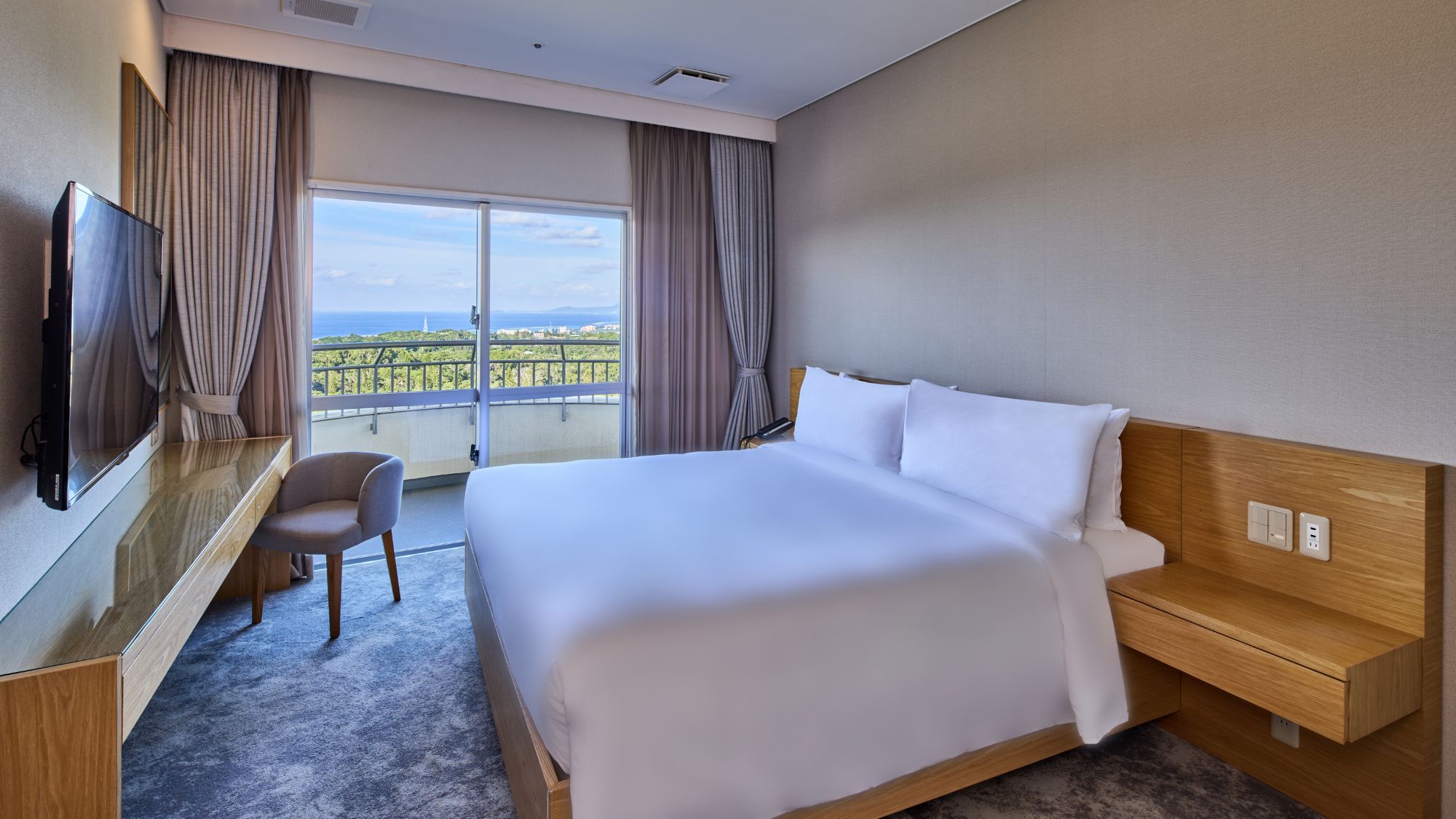 【和洋室ファミリースイートキング】3名以上の場合、布団でのご案内となります。