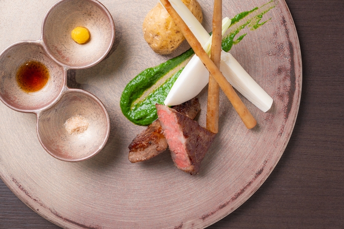 《1泊夕食付》　★ご夕食は四季折々の食材を創作コース料理で　☆翌朝の目覚めはゆっくりと・・・