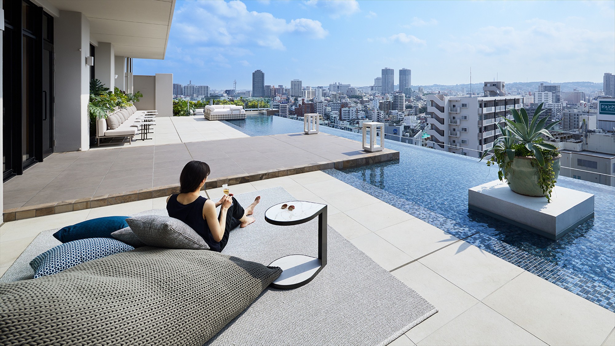 ホテル ストレータ 那覇