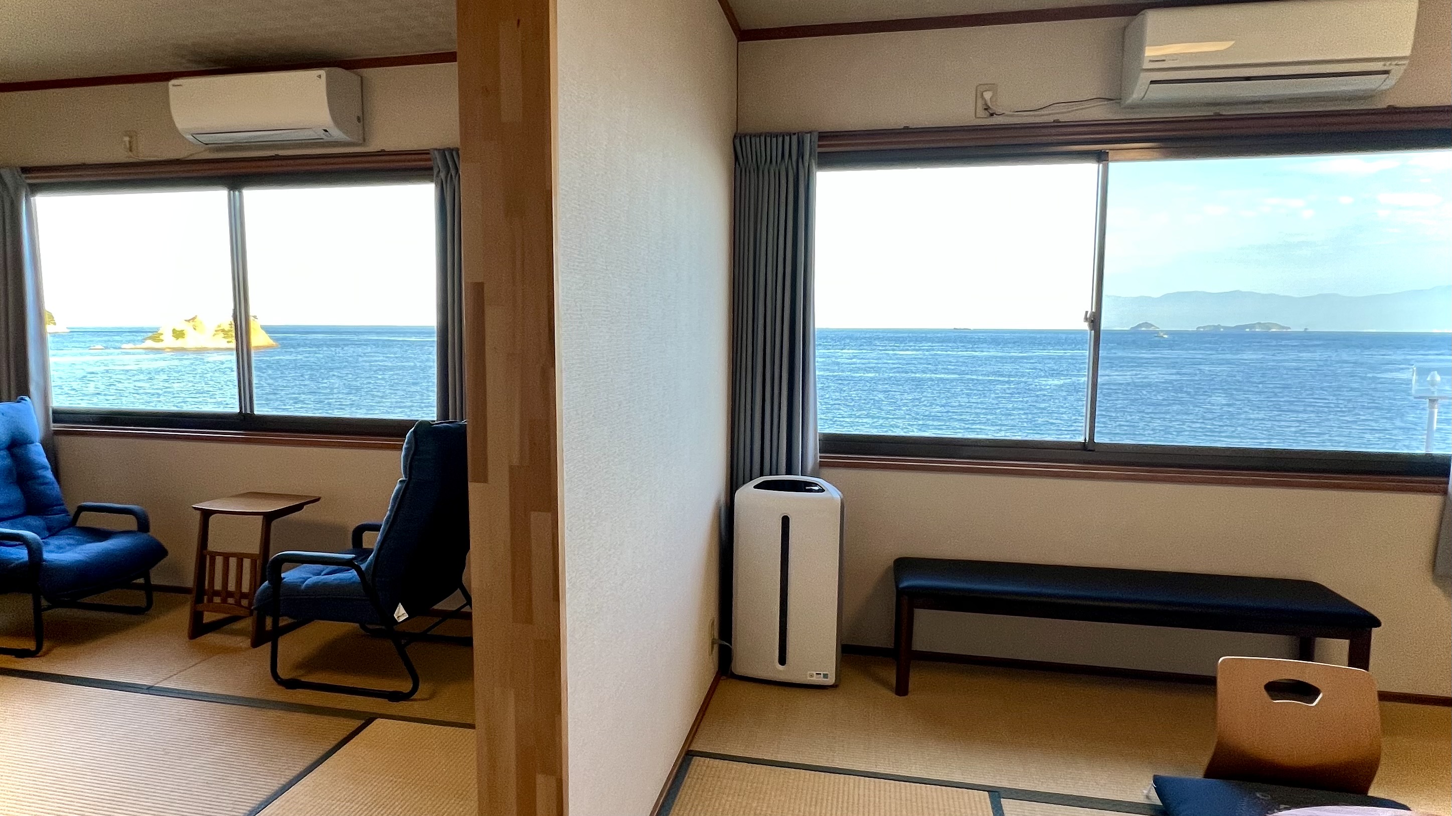 部屋から海を眺める