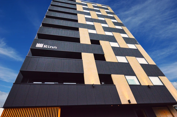 【外観】Rinn堀川五条 目の前にはバス停もございますので人気の観光地へも好アクセス!