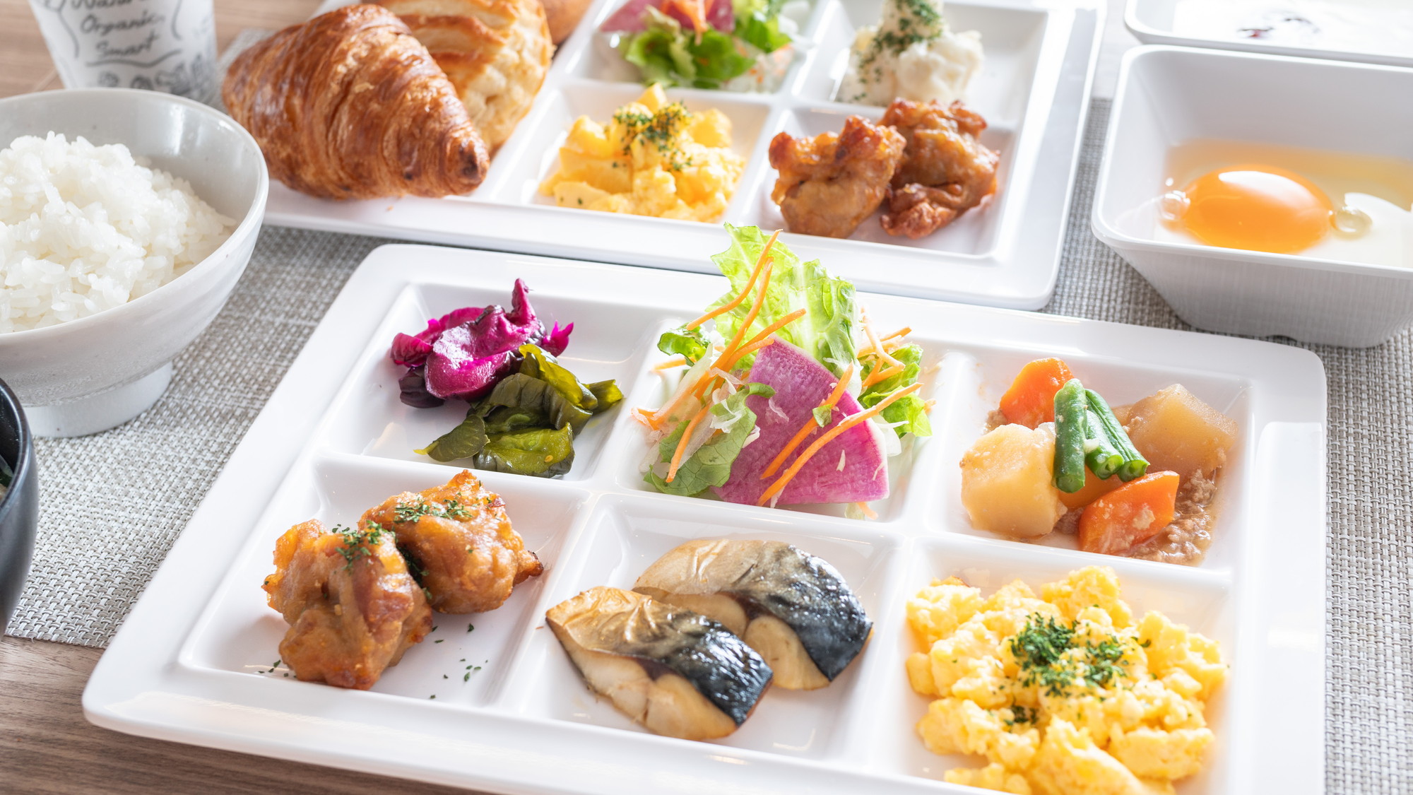 おかずは日替わり！和食派の方にも洋食派の方にもご満足いただける、豊富なラインナップです♪