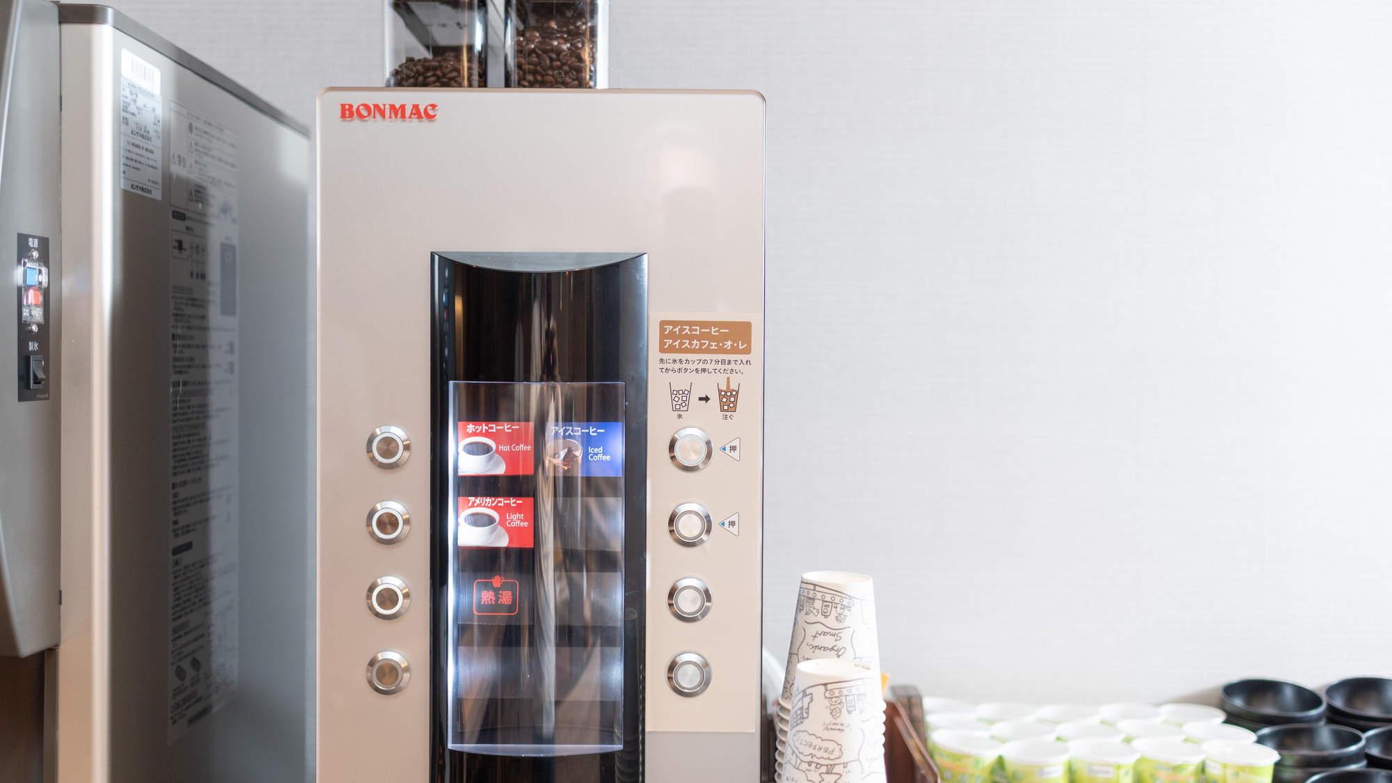 挽きたてコーヒーからジュースまで種類豊富なドリンクバー