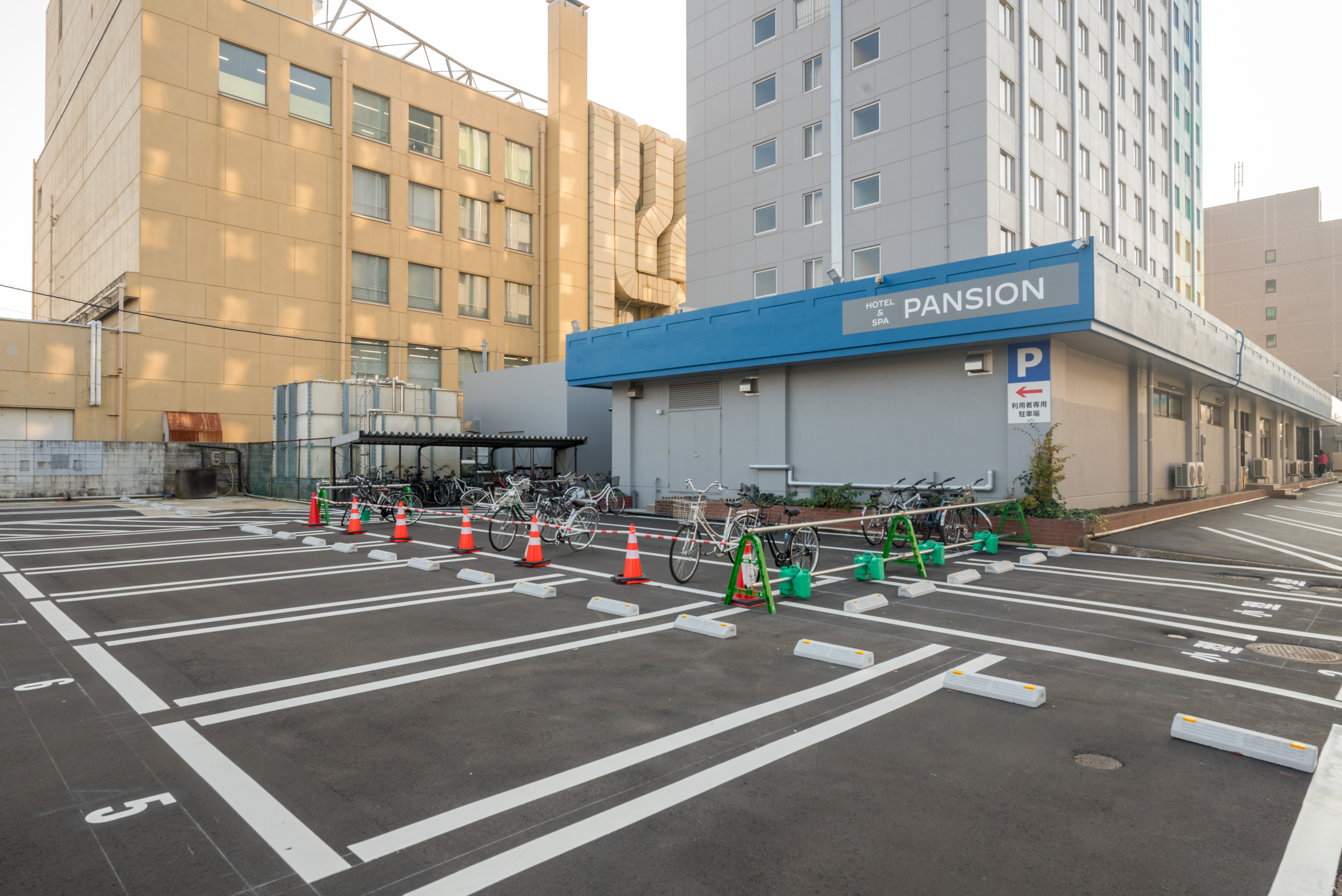 裏駐車場