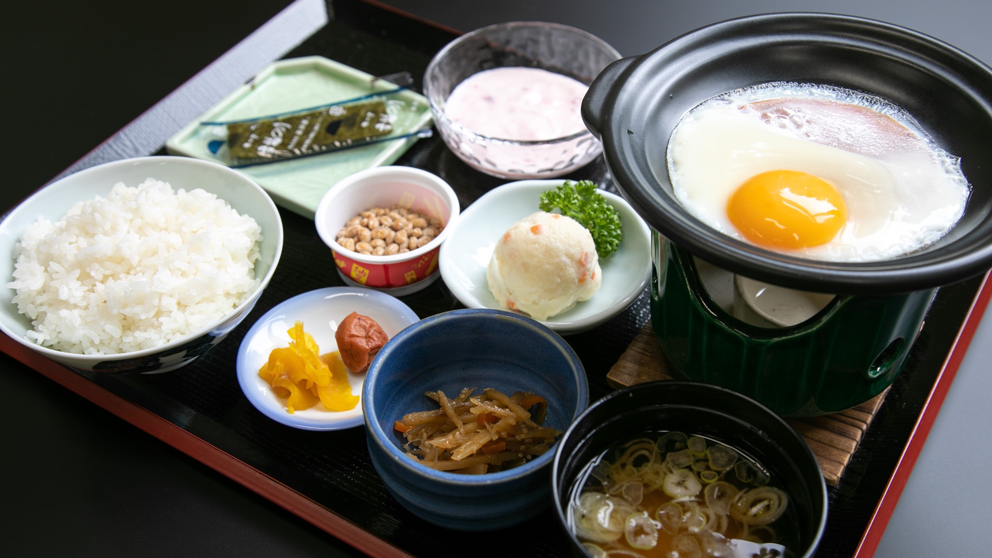 *朝食一例／ブランド米あきたこまちの和朝食