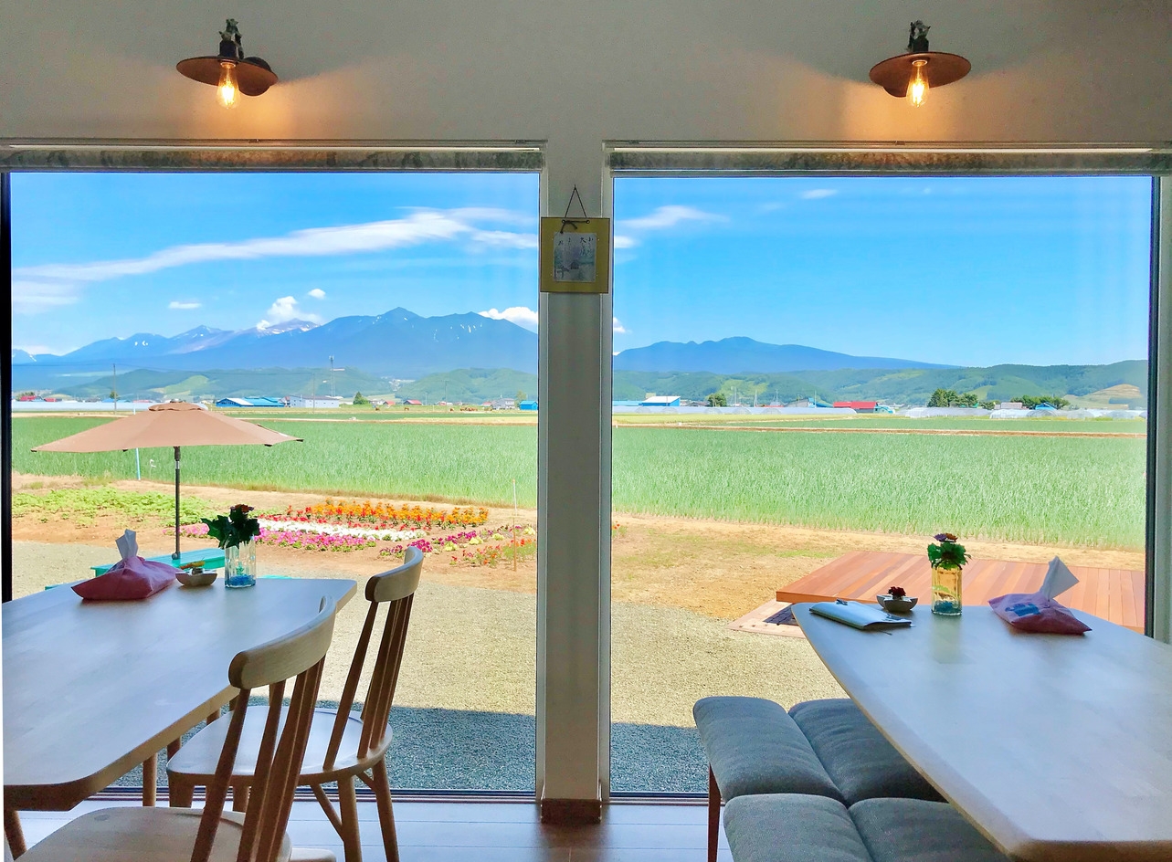 ★朝食付★　大きな窓から美しい山々を眺めながら、手作り朝食を…