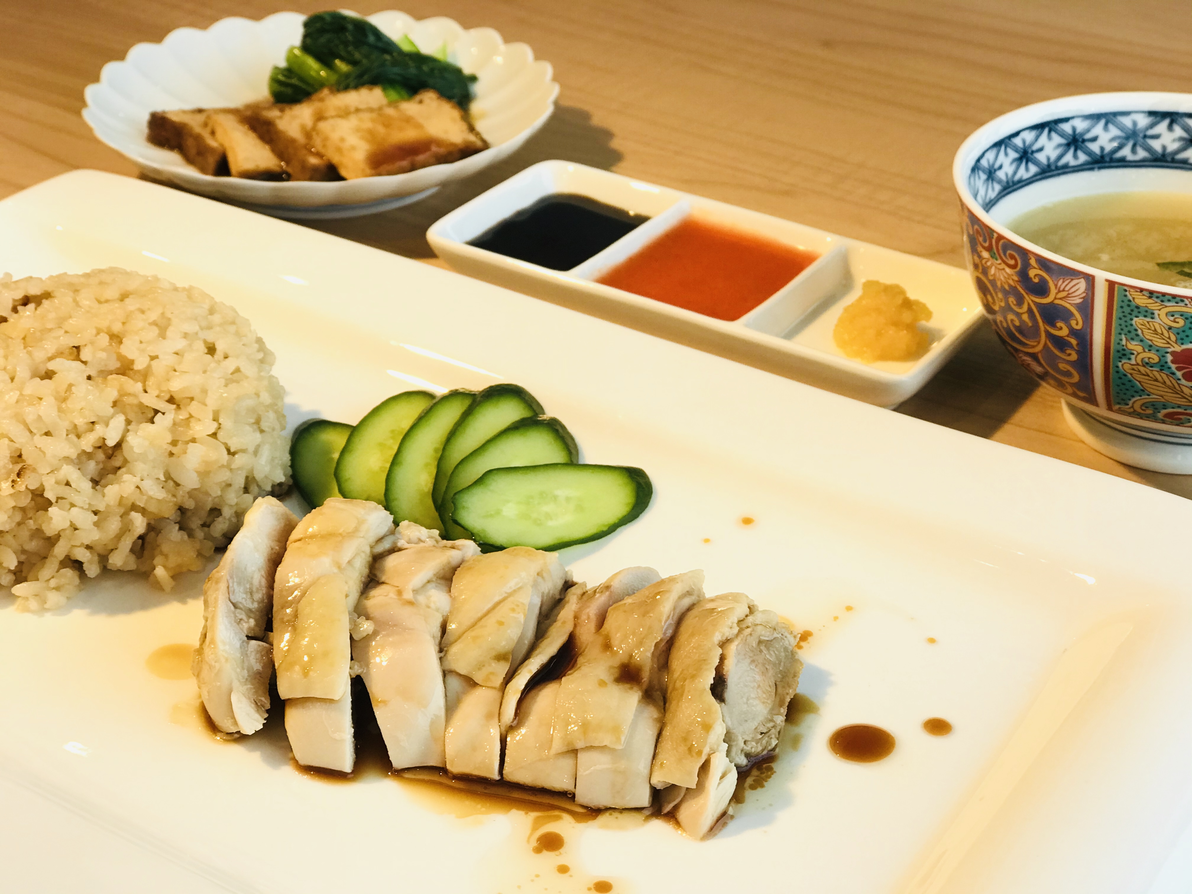 シンガポールといえばチキンライス。何時間もかけて作る鶏ガラがおいしい