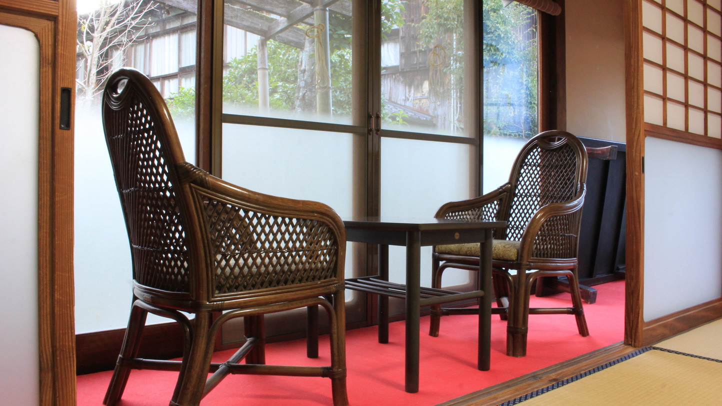 *客室一例／中庭を眺める広縁