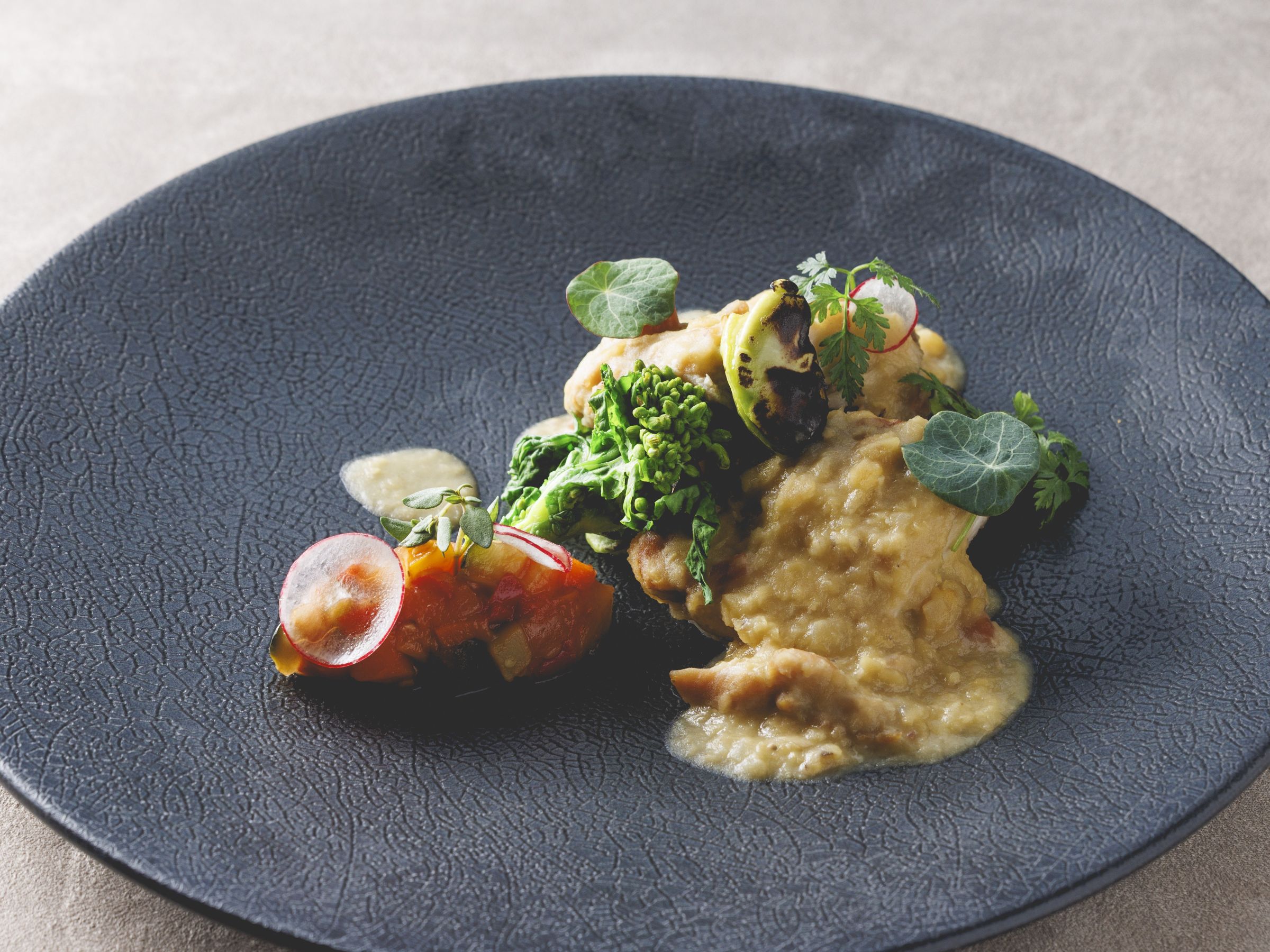 選べるメインディッシュ　「産鶏モモ肉とレンズ豆のブレゼ」