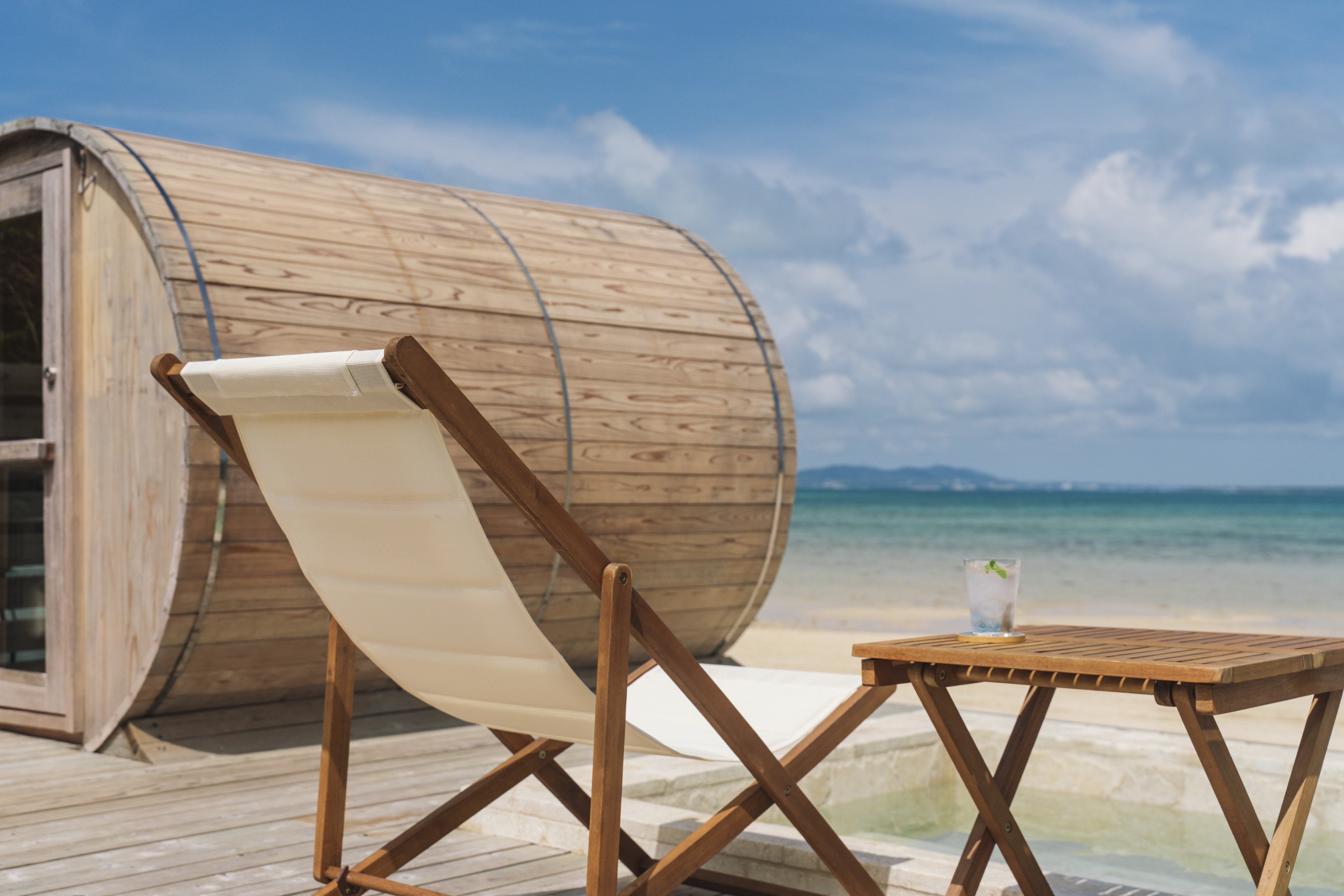 絶景を臨みながら海風でととのうバレルサウナ