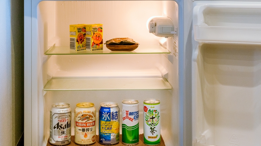 冷蔵庫はフリー！お子様用のジュースやソフトドリンク・アルコールなどもご用意しています。