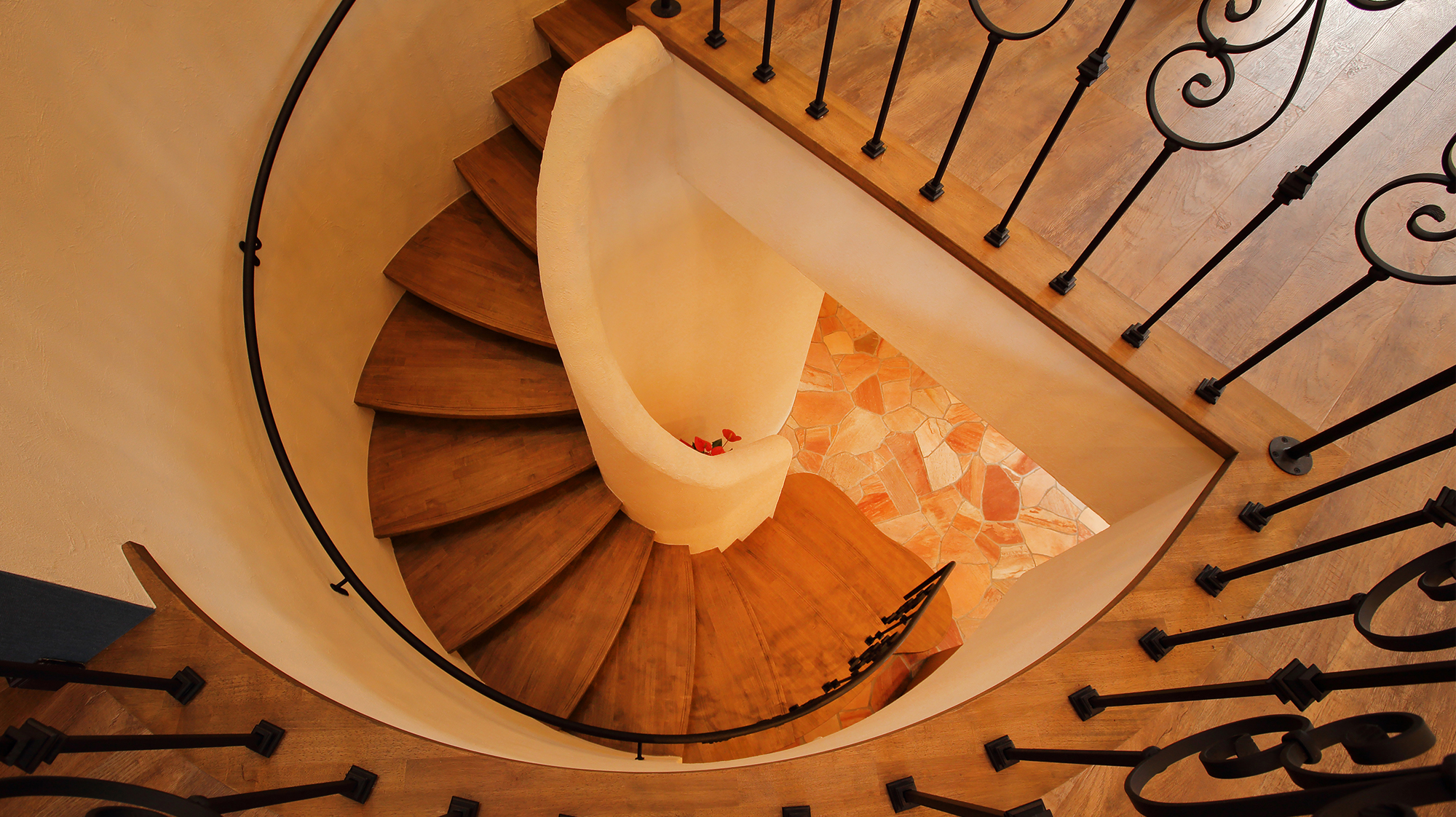 珍しい北欧のインテリアを使った螺旋階段のデザインにもご注目！