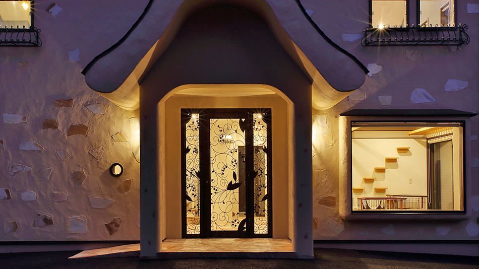 ルーシーキキ　エントラス