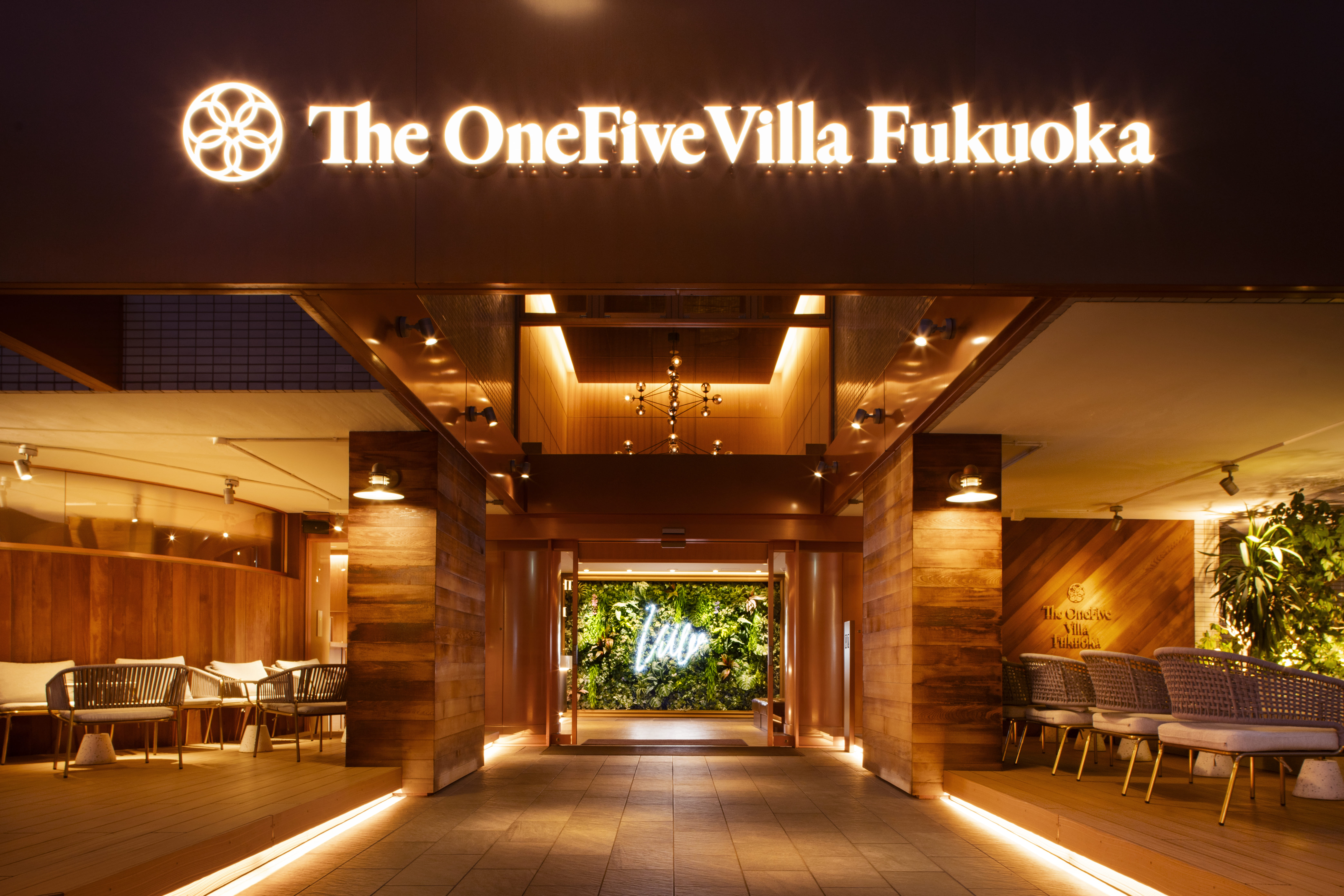 エントランス（夜）