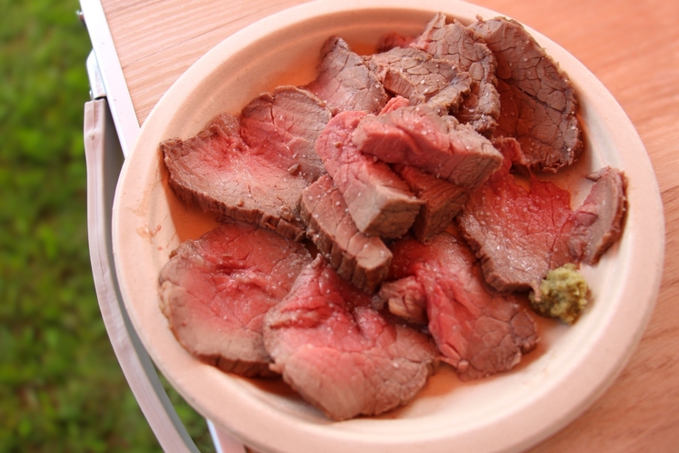 *BBQ一例／テラスで美味しいお肉を堪能