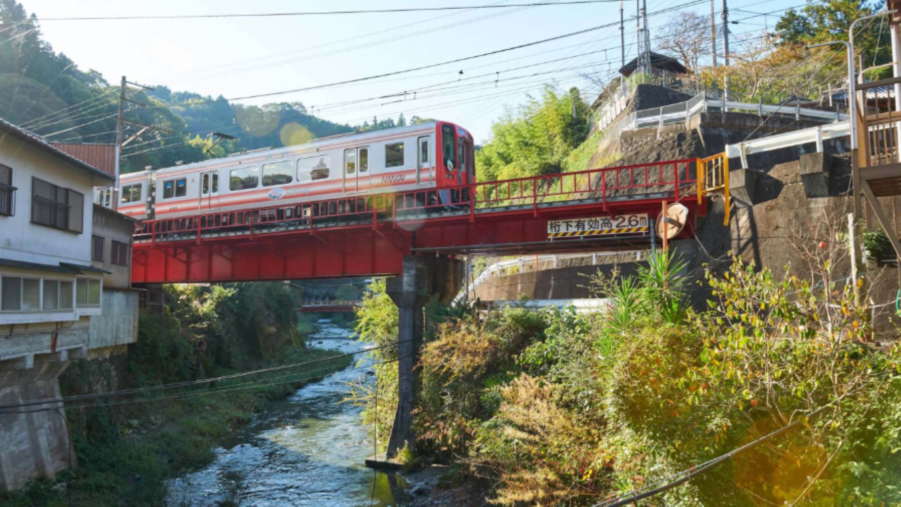 緑豊かでのどかな街並み。駅舎ホテルで高野山での旅をもっと特別に♪