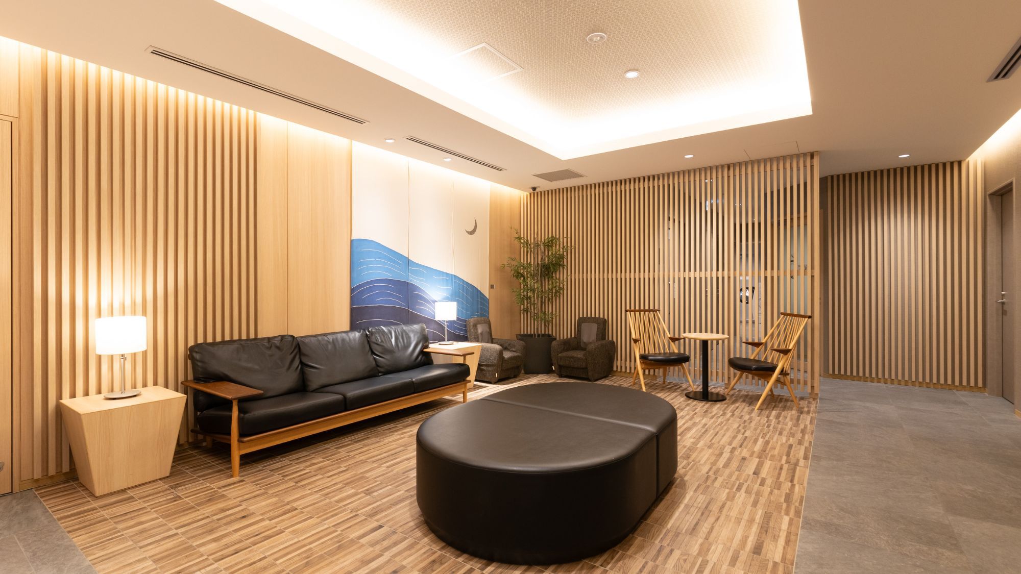 和を基調とした2階ロビー♪