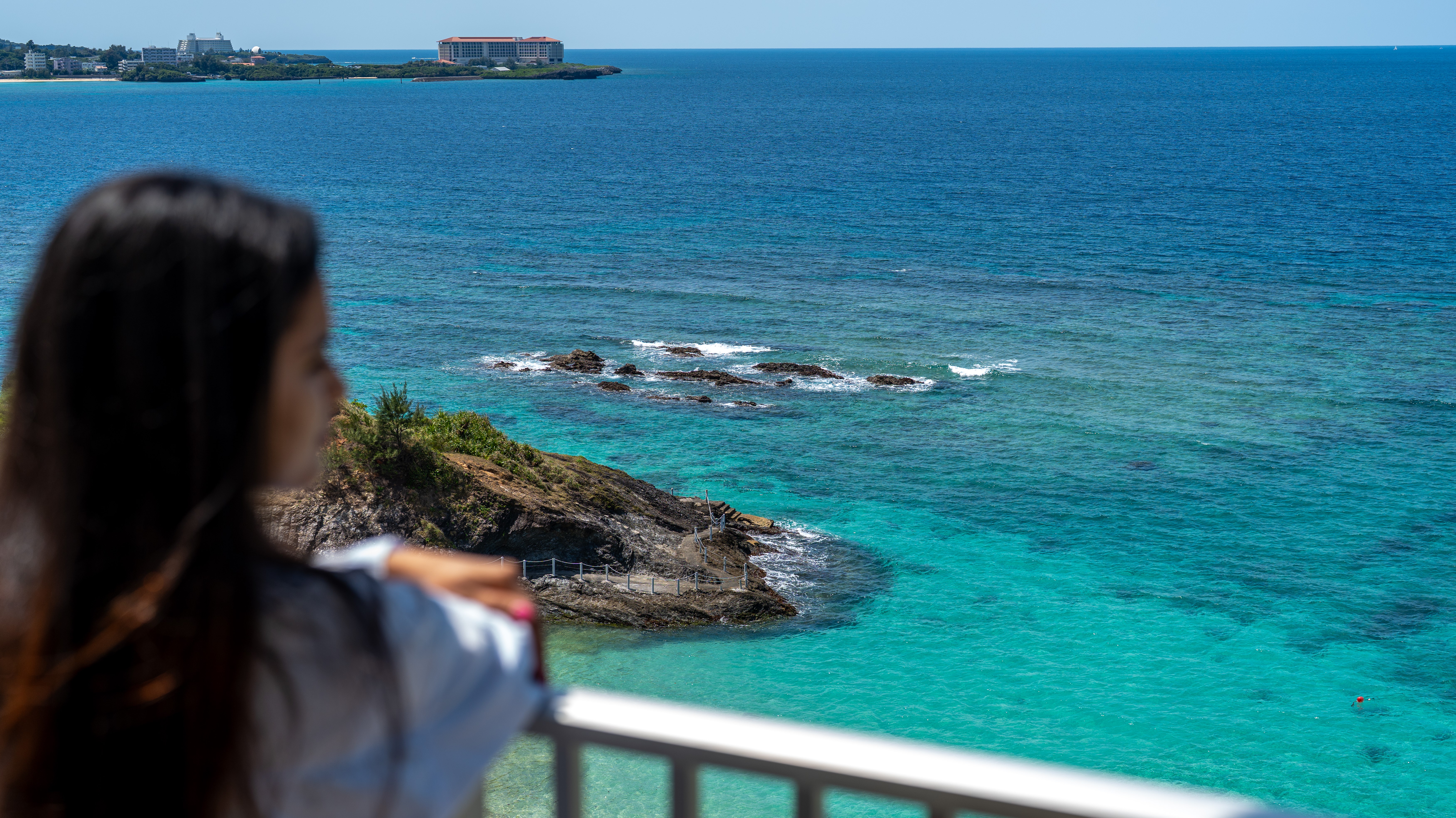 【オーシャンビュー和洋室】海風を感じながらリラックス。波音を BGMに、非日常のひとときをゆったりと