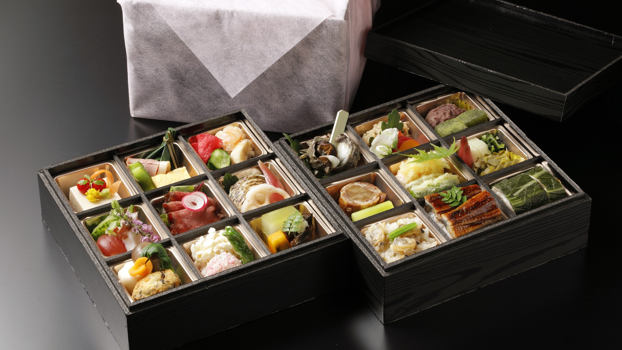 静かに味わう贅沢、特別弁当付き、お部屋で料亭プラン /　夕・朝食付