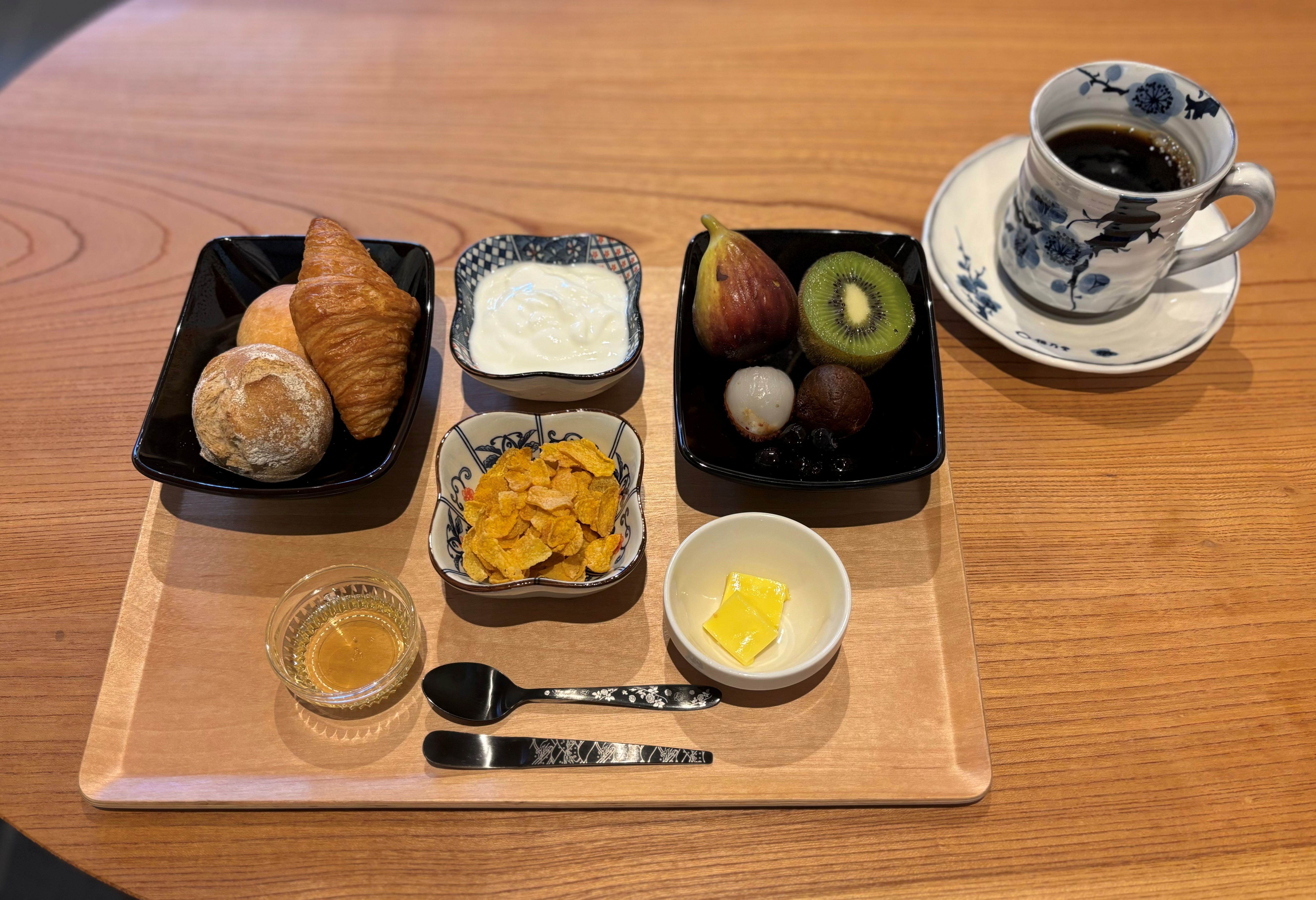 朝食（コンチネンタルブレークファスト）一例