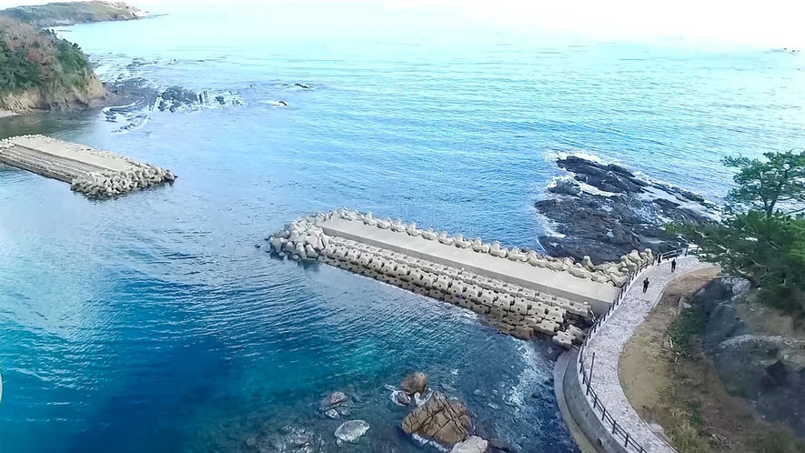 ・【なや浜海岸】遊歩道が整備され、観光客や地元民からも人気の散歩コース