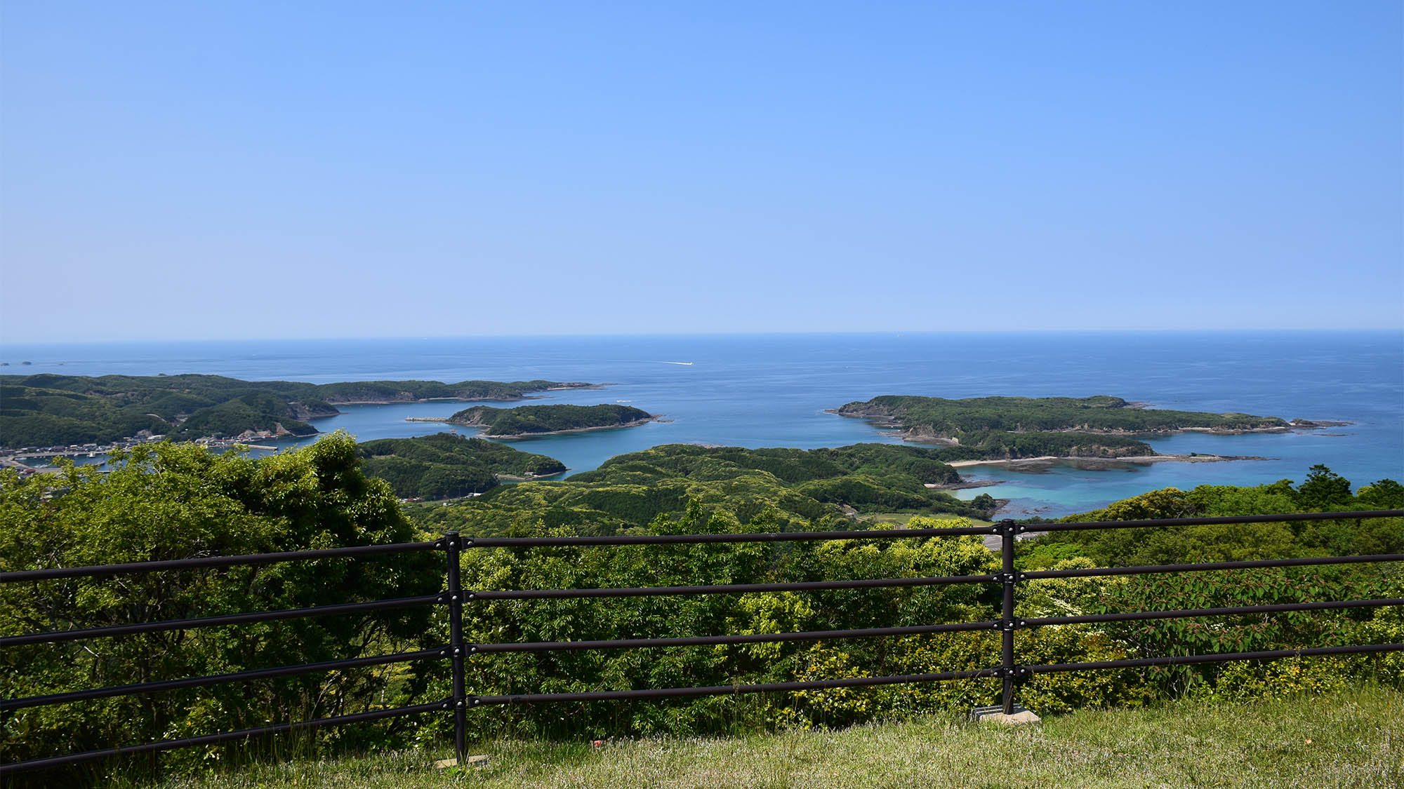 ・【権現山山頂公園】山頂から見下ろす景色は大パノラマ