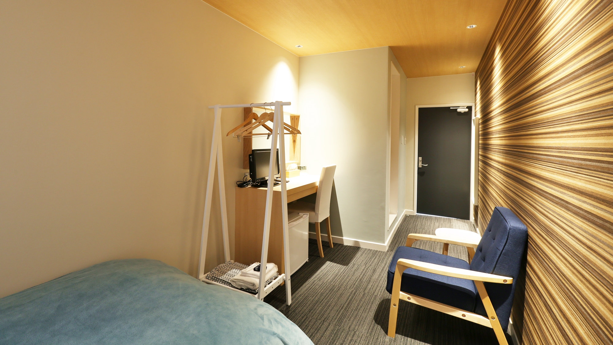 *シングル一例／ブルー&times;ブラウンで明るくお洒落なインテリア