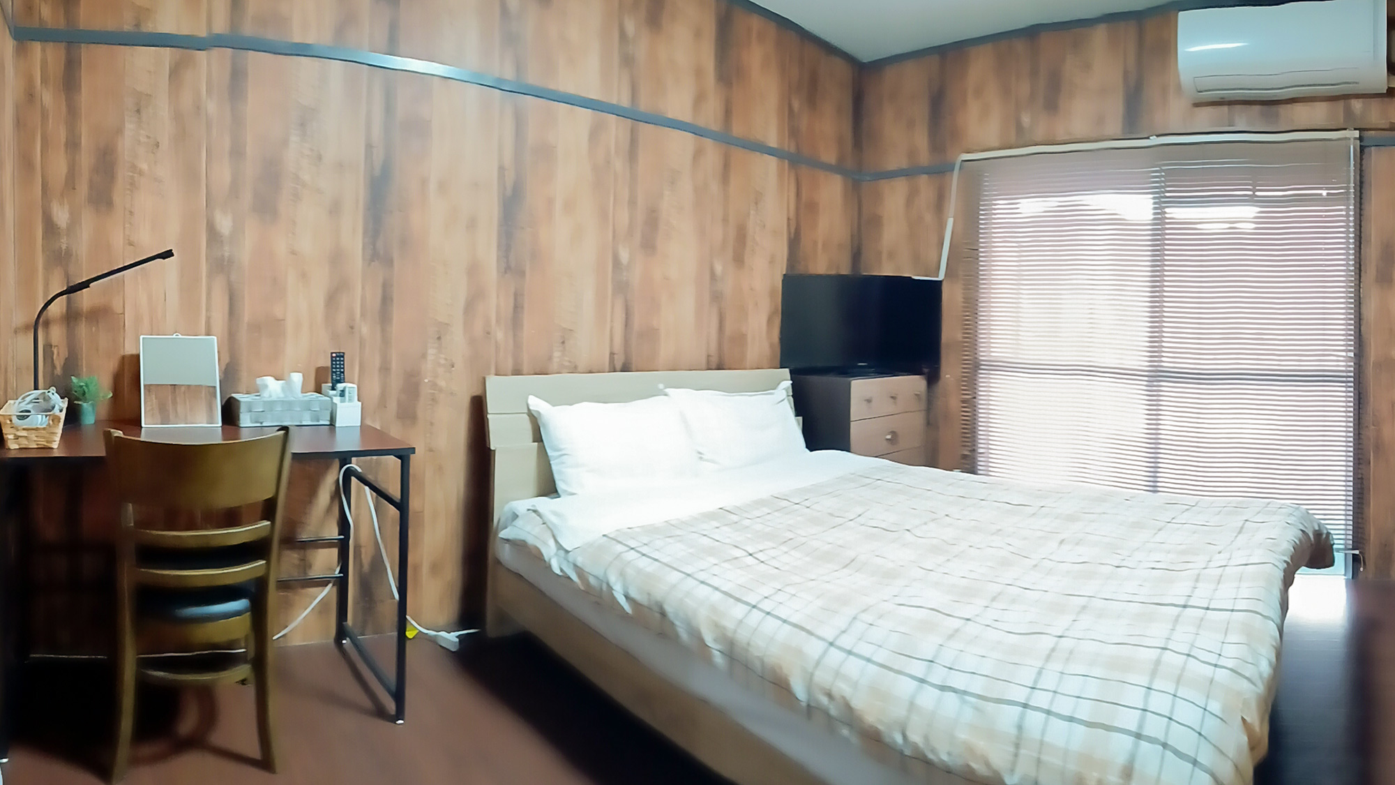 ・【301号室/ベッドルーム】いつでも身だしなみを整えられる快適空間