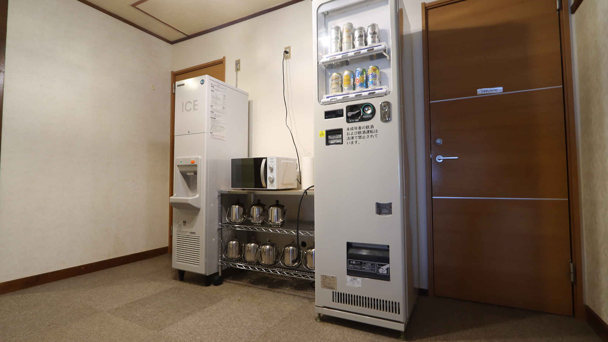 【館内】給湯室　製氷機・電子レンジ
