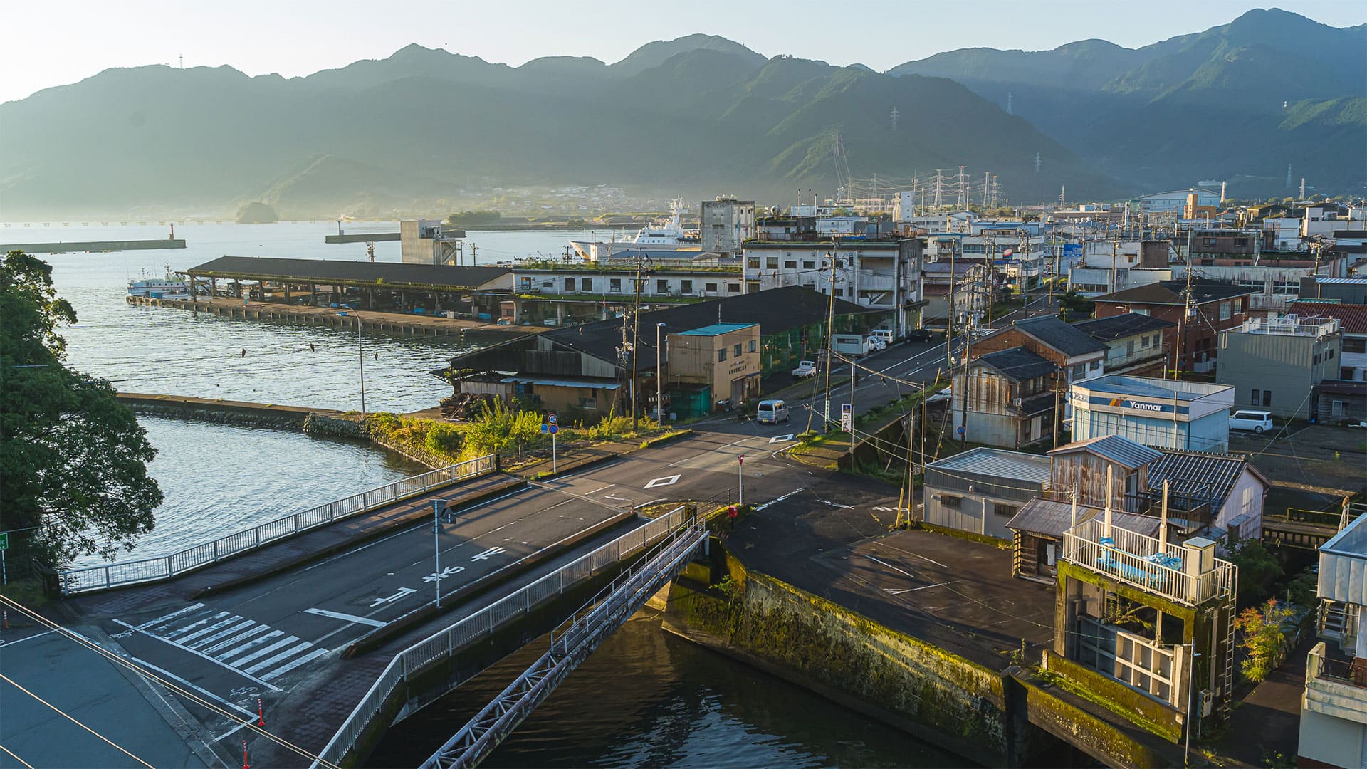 尾鷲の漁港の風景