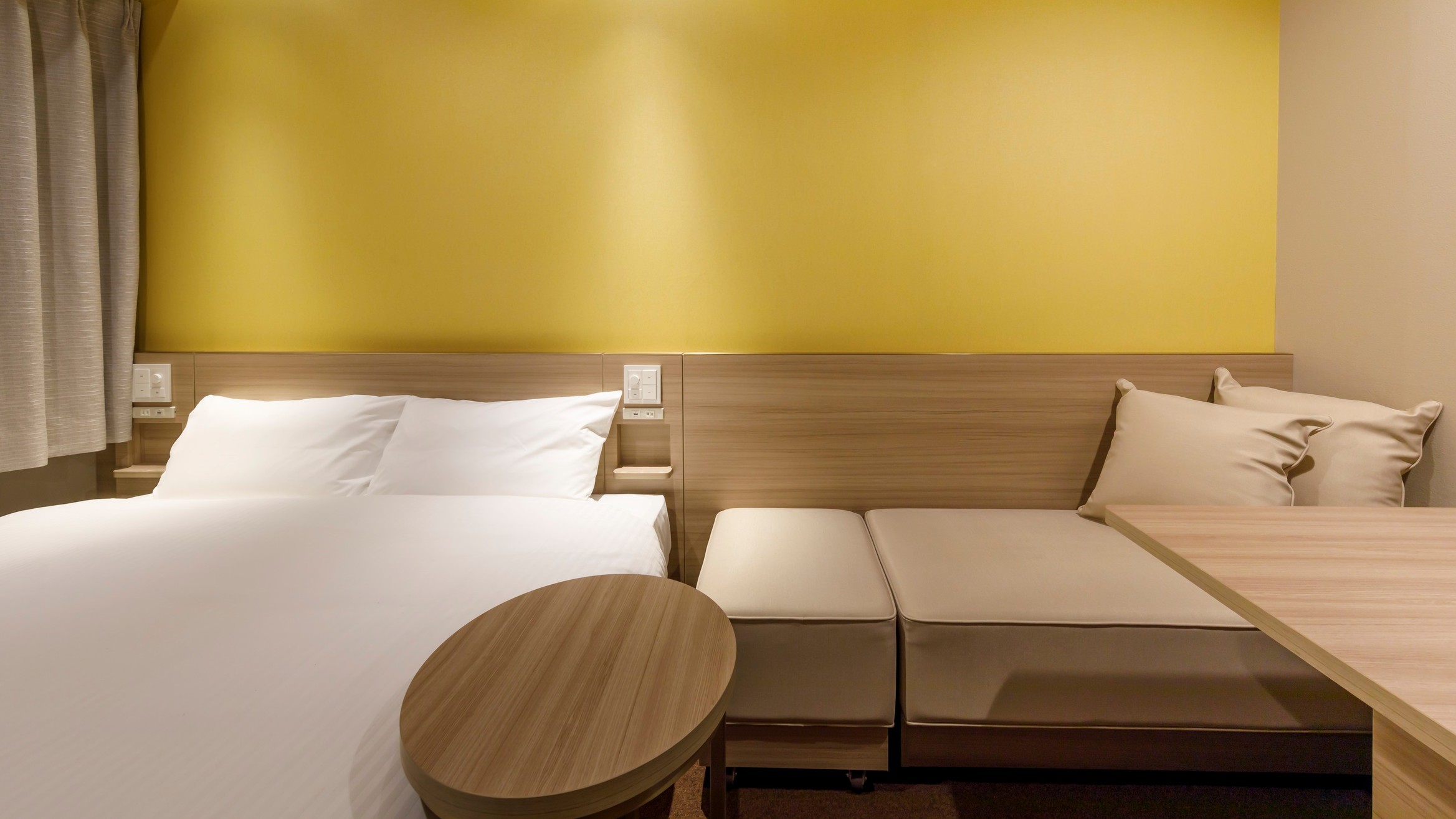 デラックスダブルルーム(イメージ)　※クイーンサイズのベッド（160cm幅）