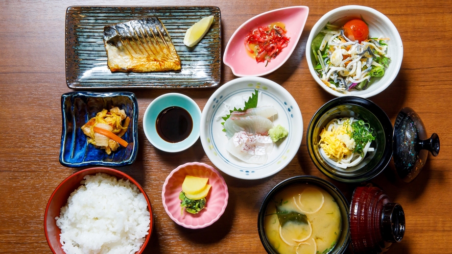 朝食の一例　6：30~　下関ならではの食材も取り入れた和膳