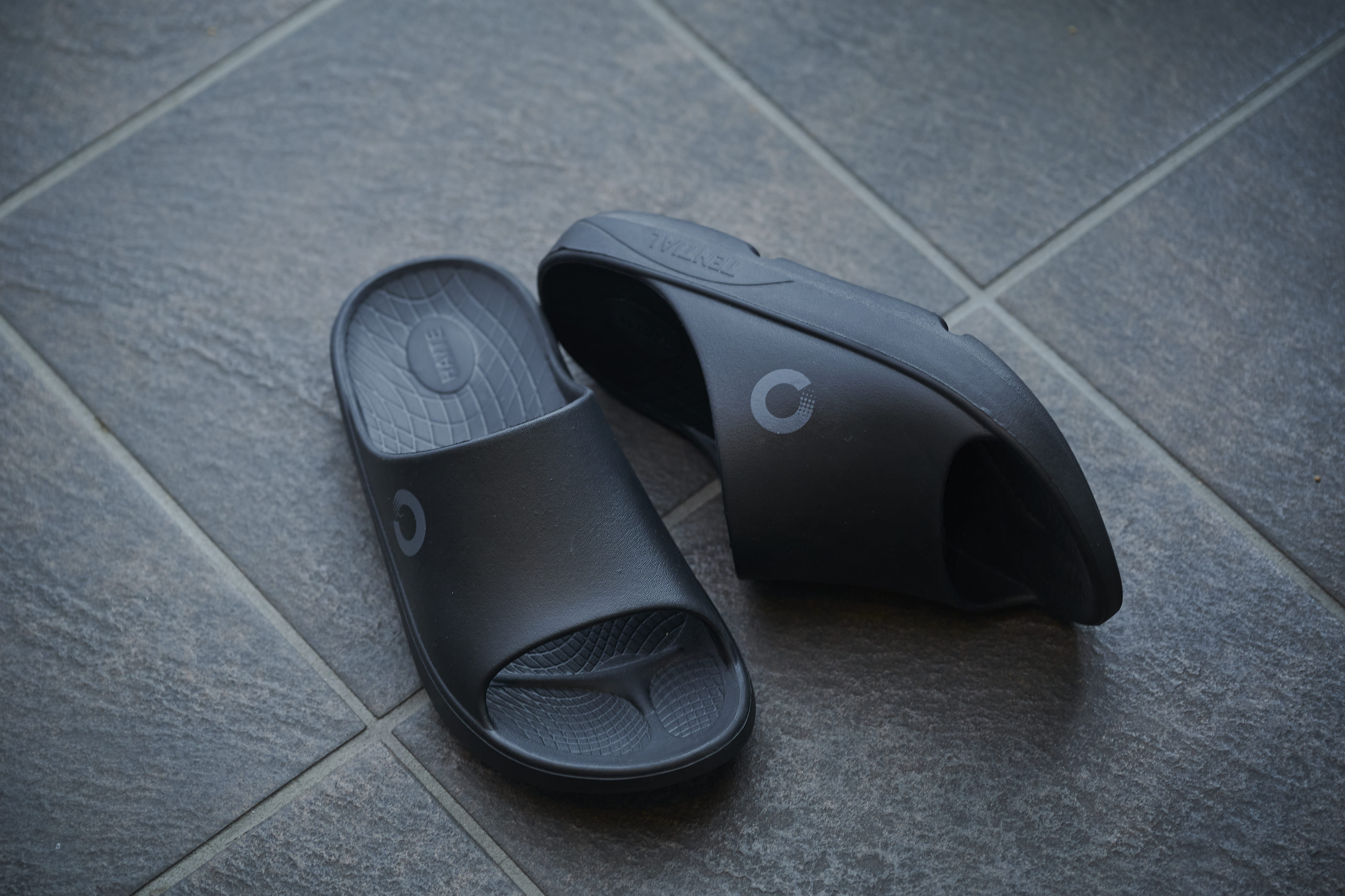 【客室備品】館内シューズ(TENTIAL Recovery Sandal Slide)