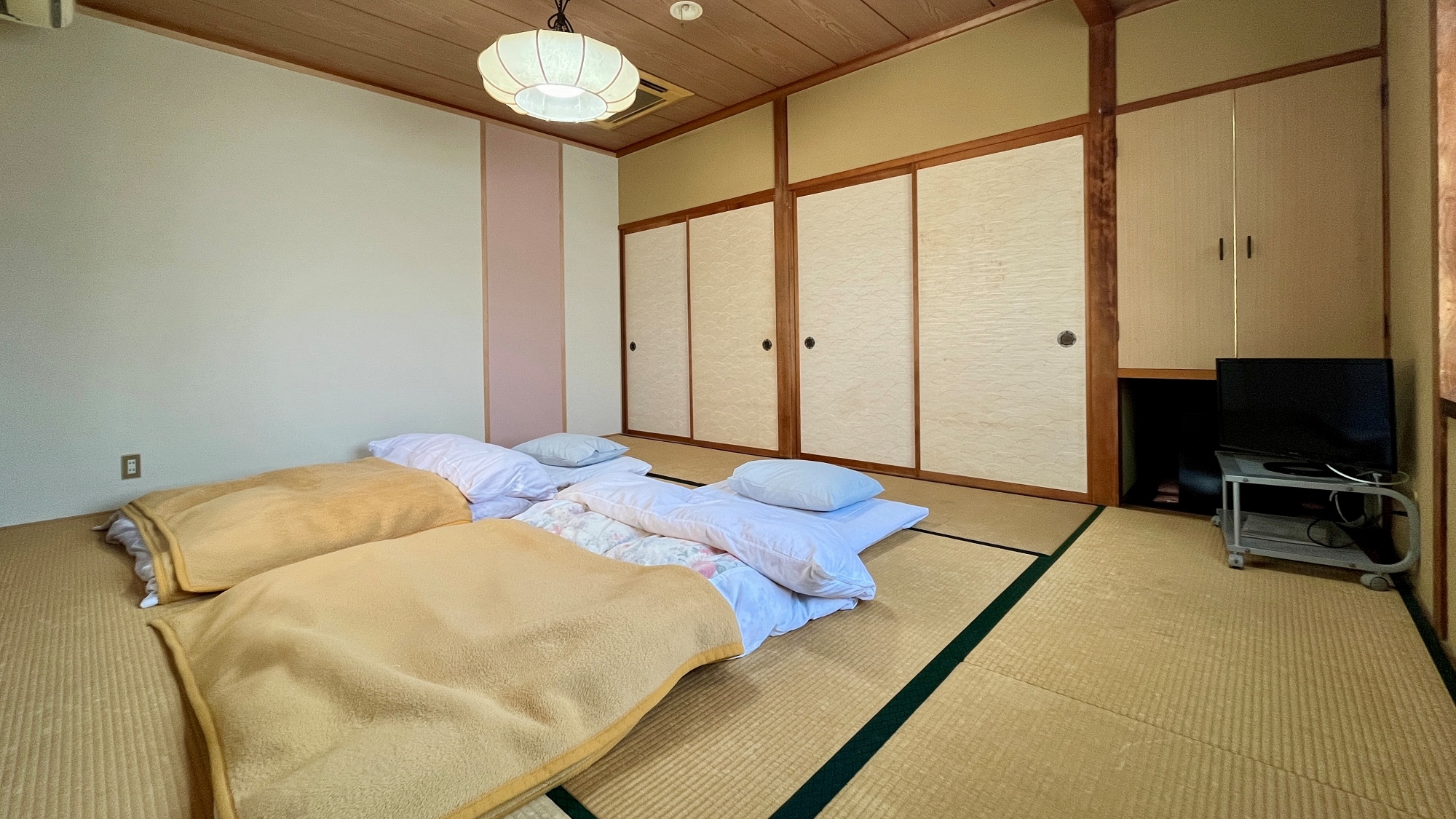 【寛ぎ部屋】和室8畳。人数により当館で割り振り致します。