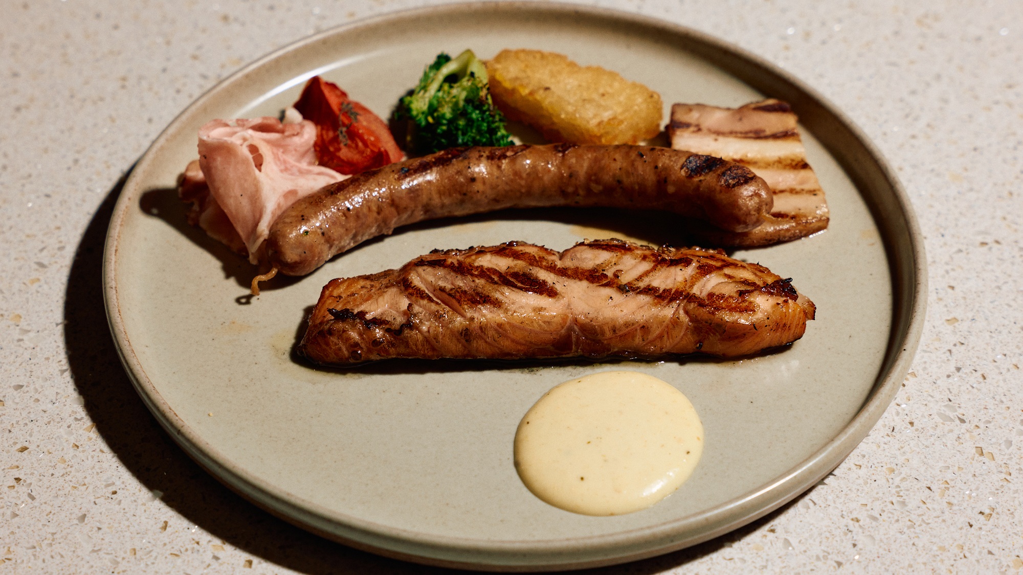 朝食(選べるメイン)：国産サーモンのグリル