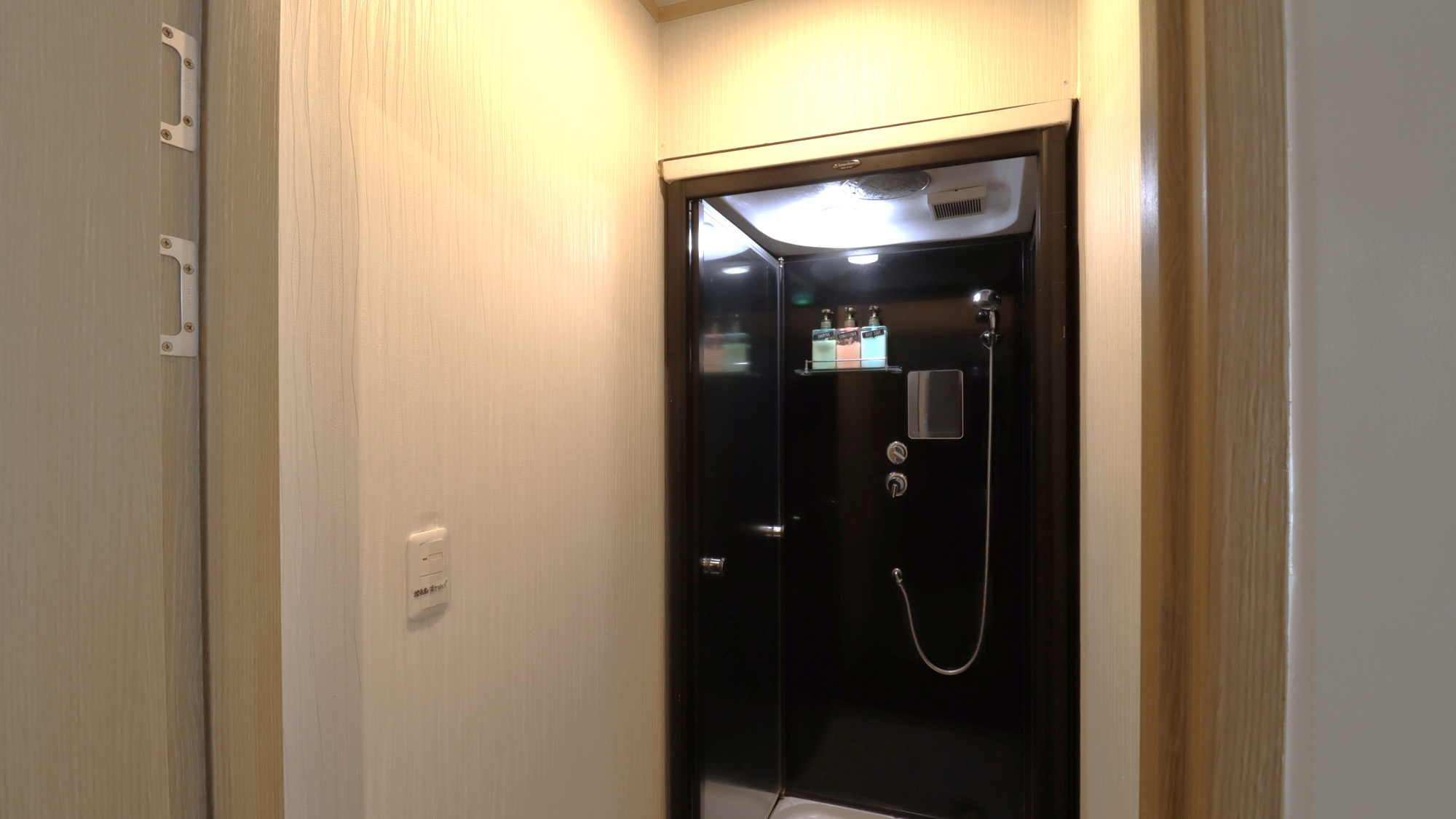 本館の浴室は共用のシャワーになっております。