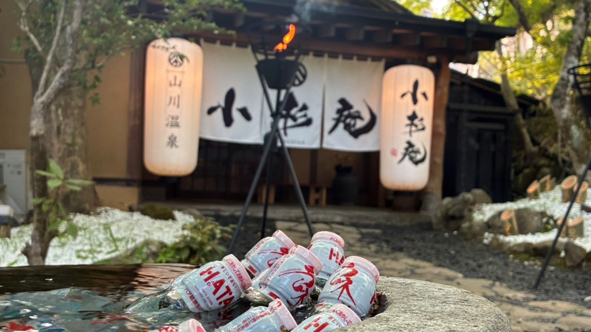 *【外観】玄関前（ラムネ）