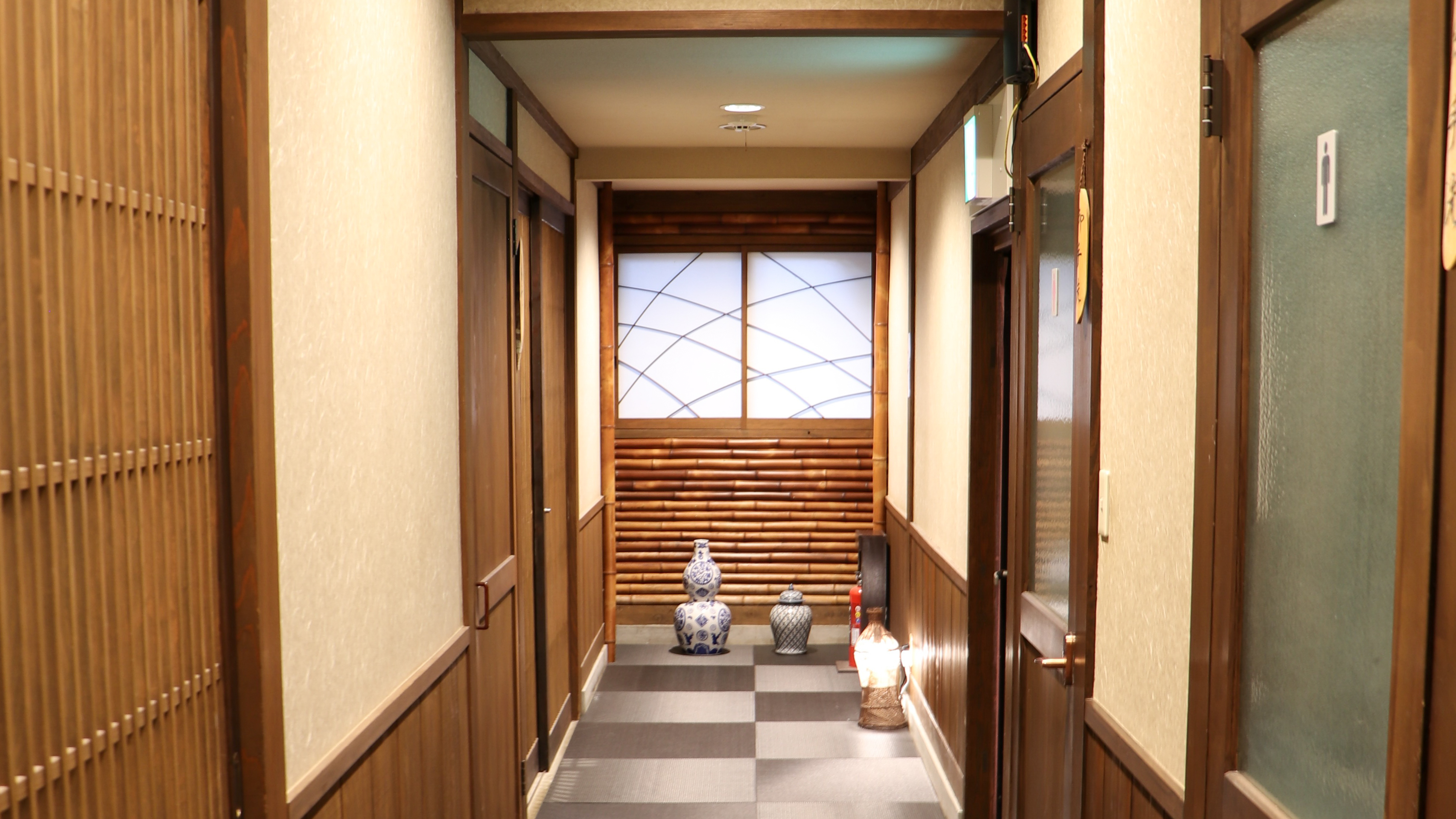 *【館内】2階廊下