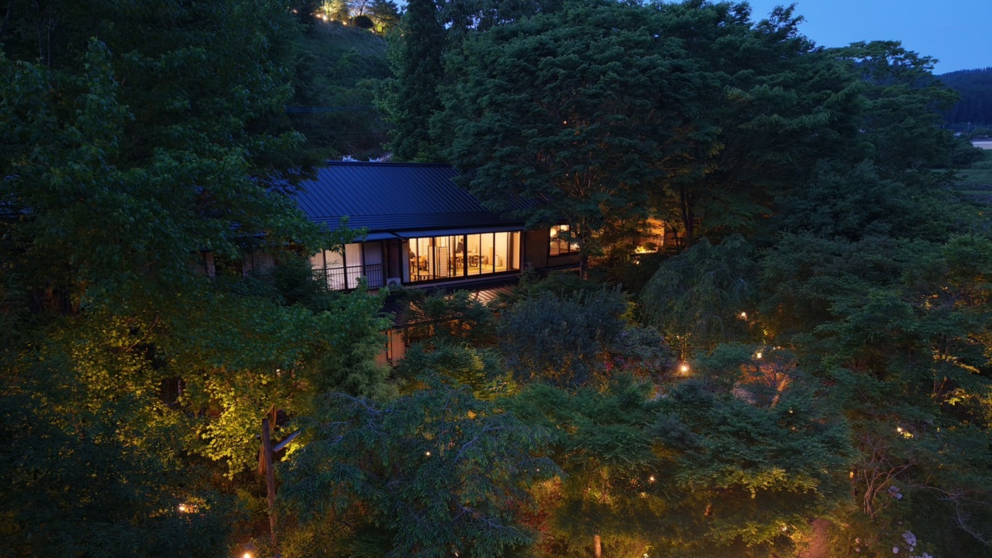 *【外観】夜の雰囲気